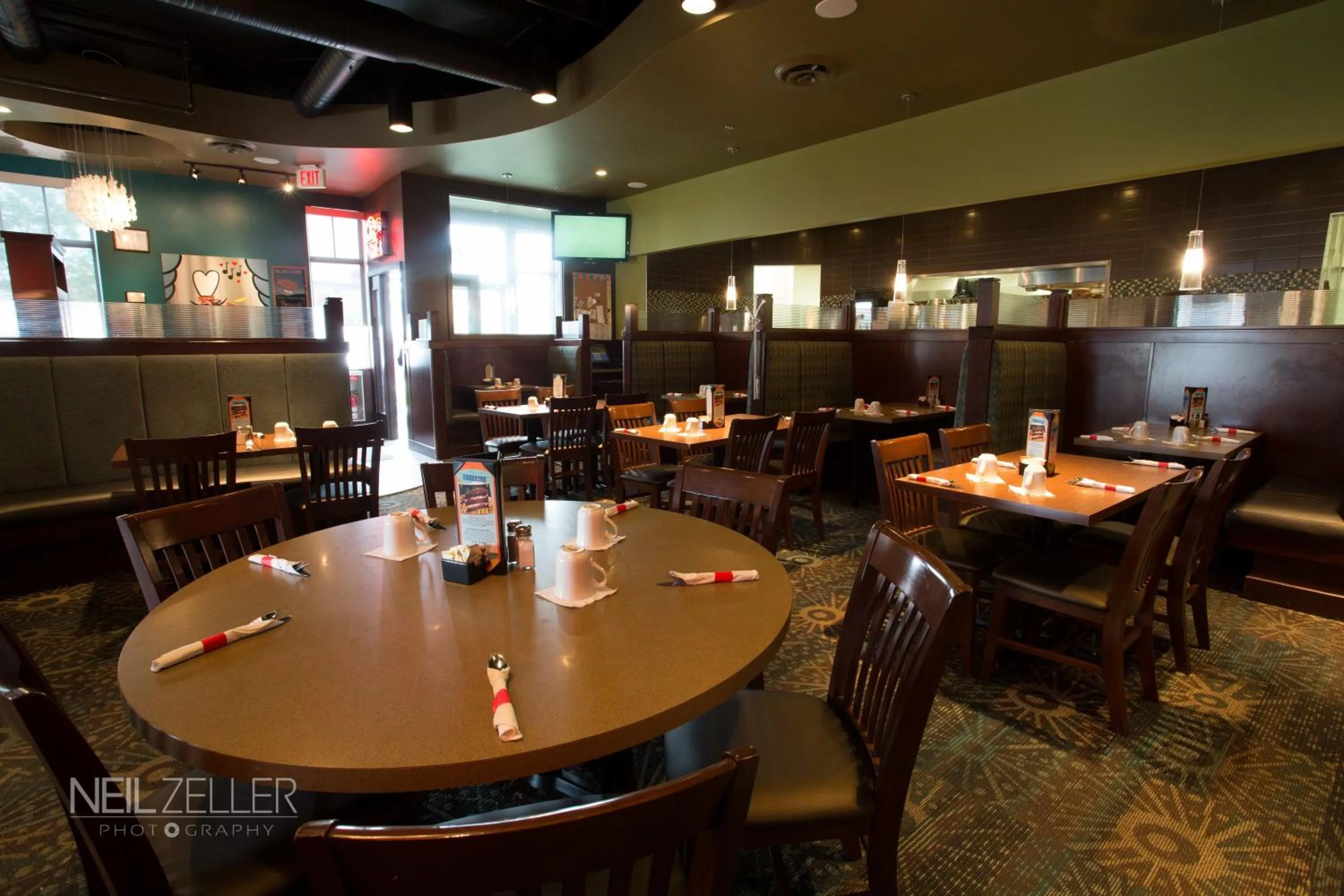 Restaurant/places to eat in Days Inn & Suites by Wyndham Edmonton Airport