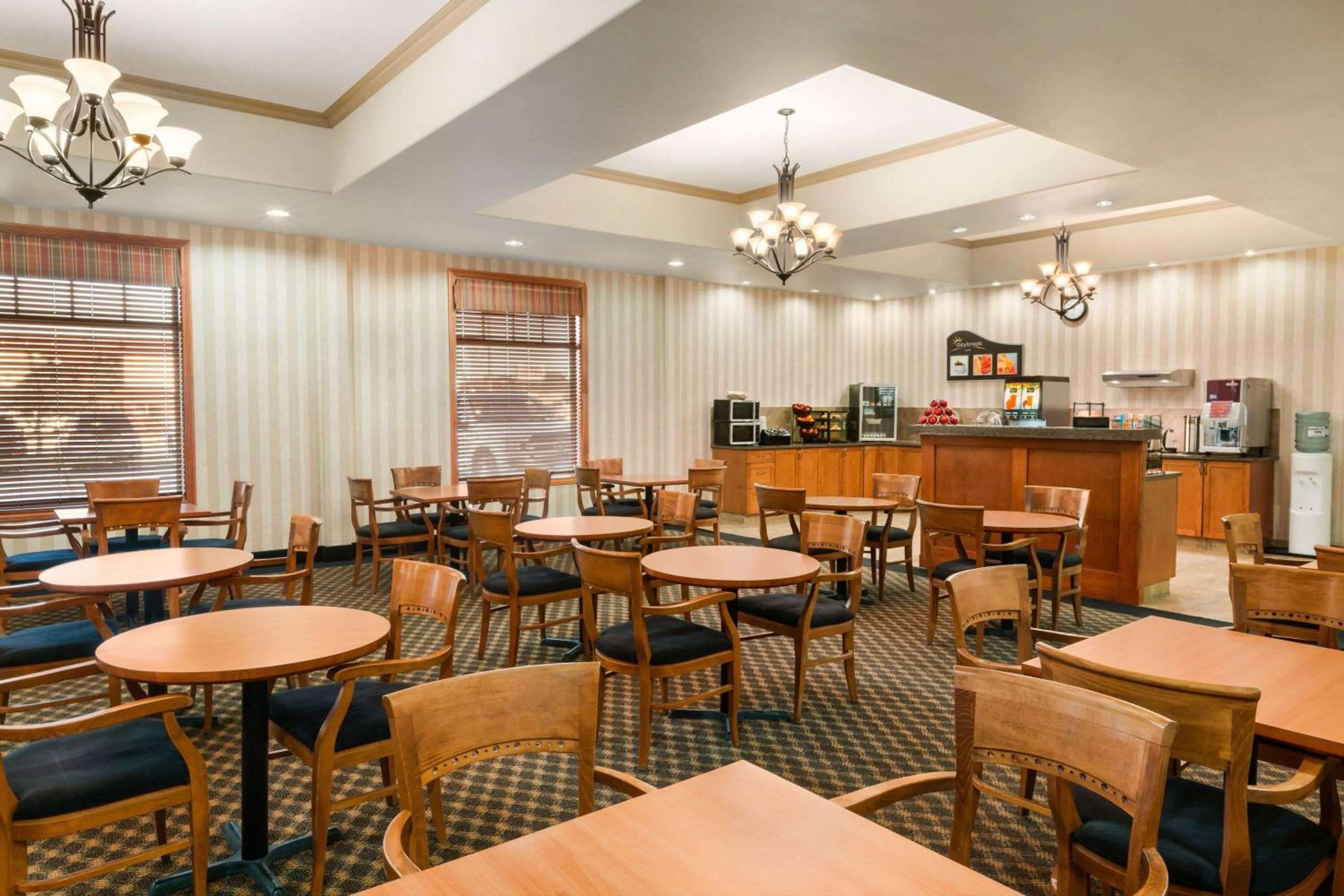 Restaurant/places to eat in Days Inn & Suites by Wyndham Edmonton Airport