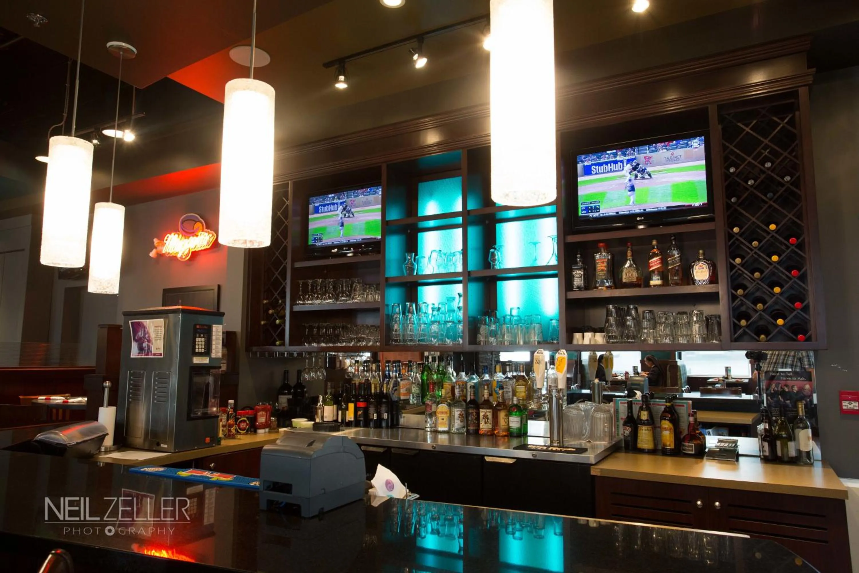 Restaurant/places to eat in Days Inn & Suites by Wyndham Edmonton Airport