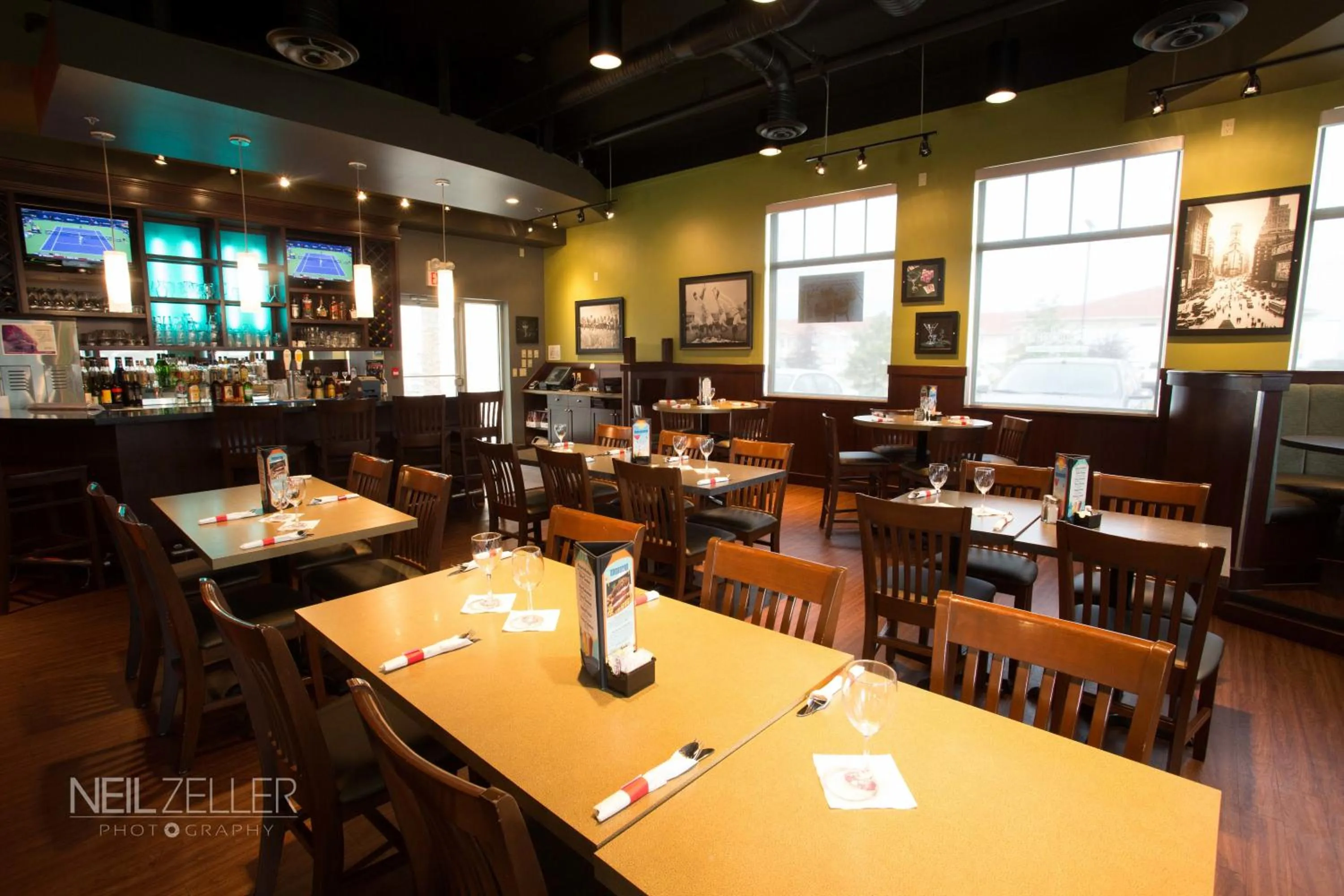 Restaurant/places to eat in Days Inn & Suites by Wyndham Edmonton Airport