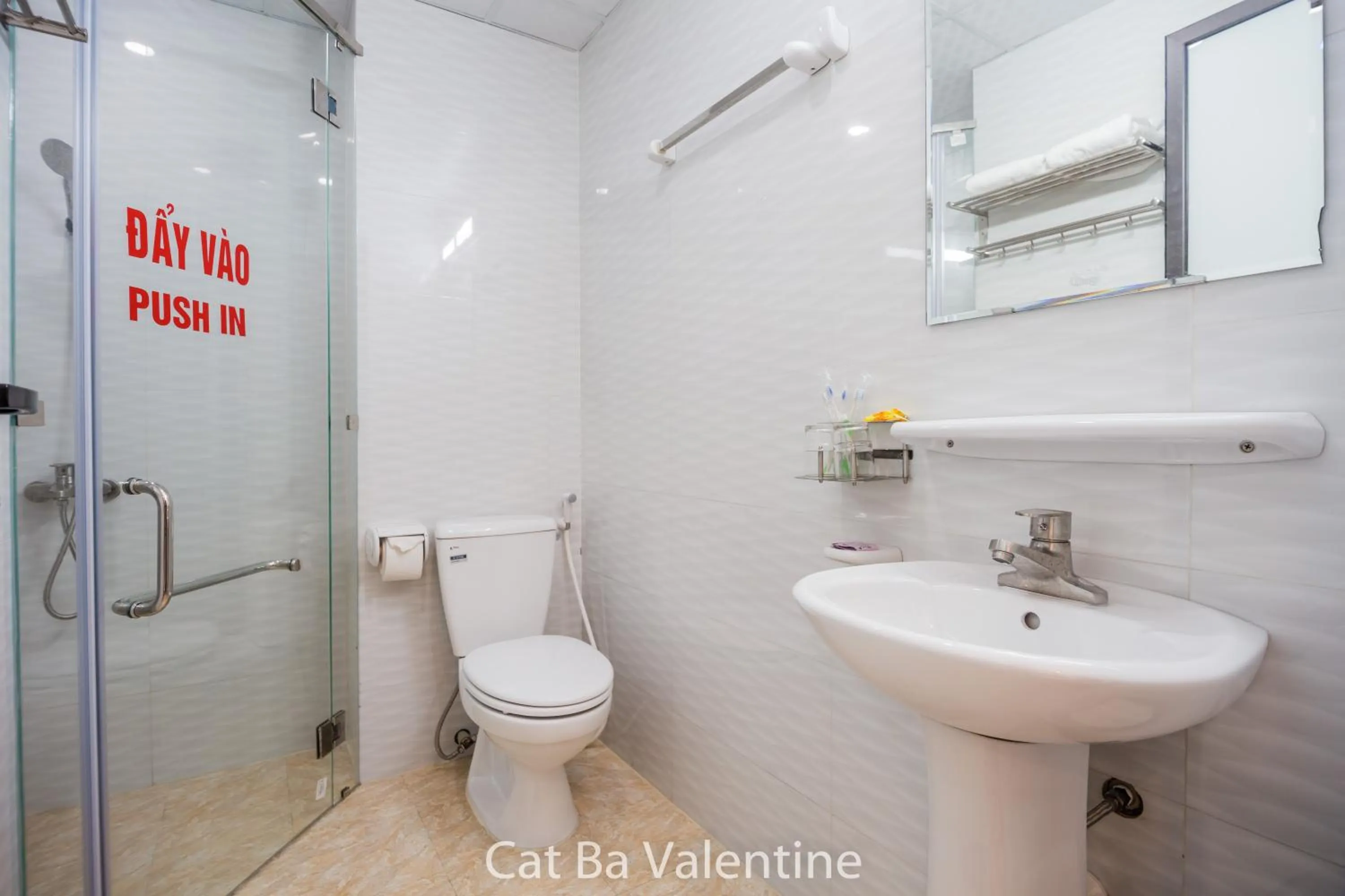 Superior Double or Twin Room with City View in CatBa Valentine Homestay