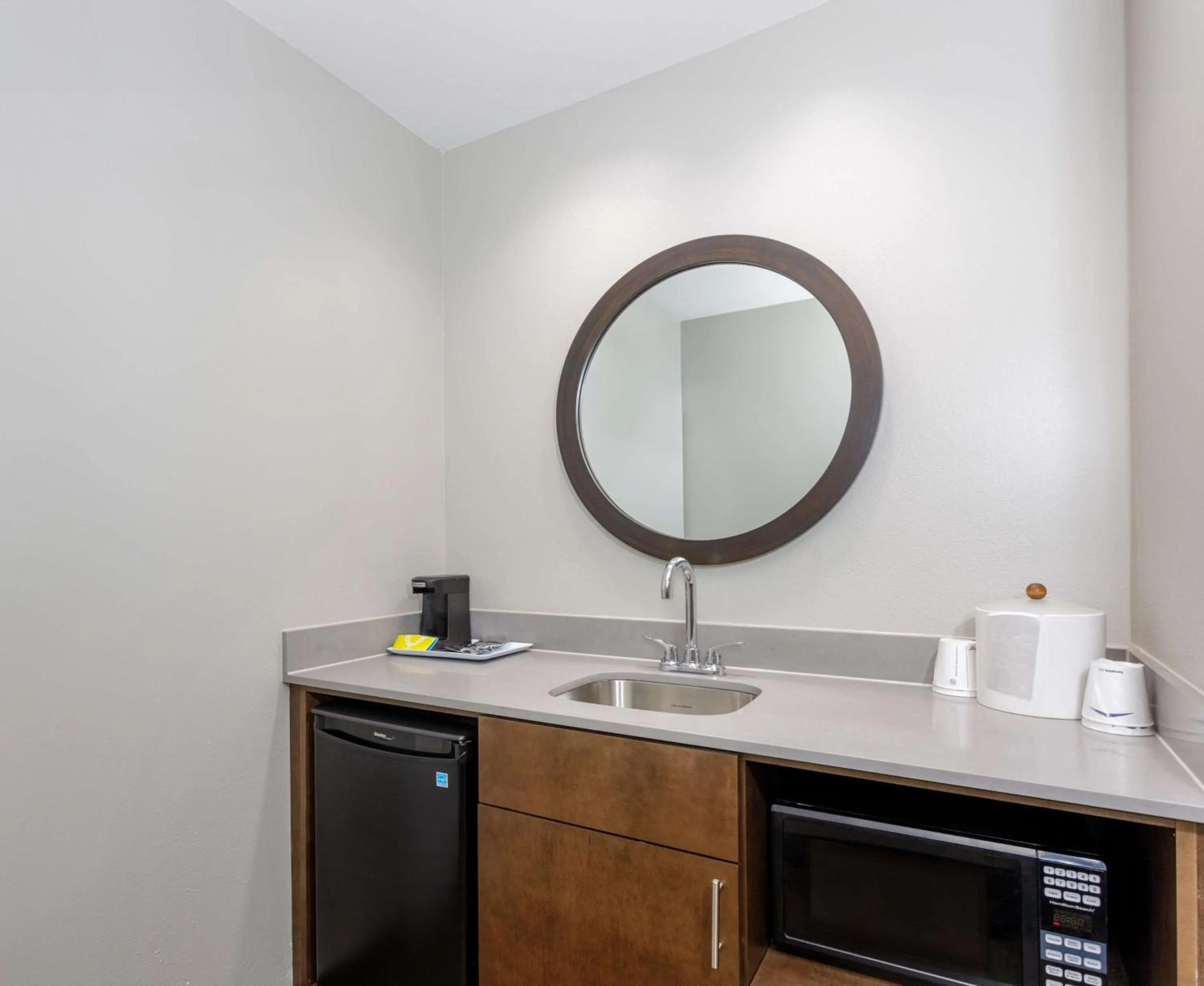 Photo of the whole room in Hampton Inn & Suites Tallahassee I-10-Thomasville Road