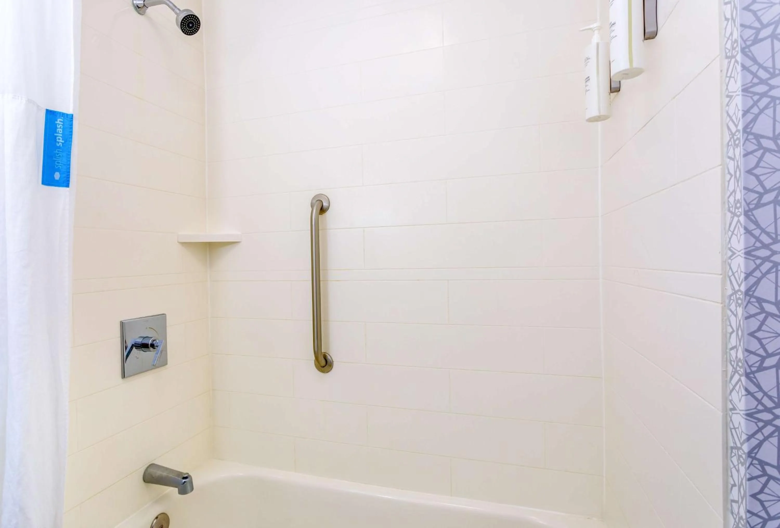 Bathroom in Hampton Inn & Suites Tallahassee I-10-Thomasville Road