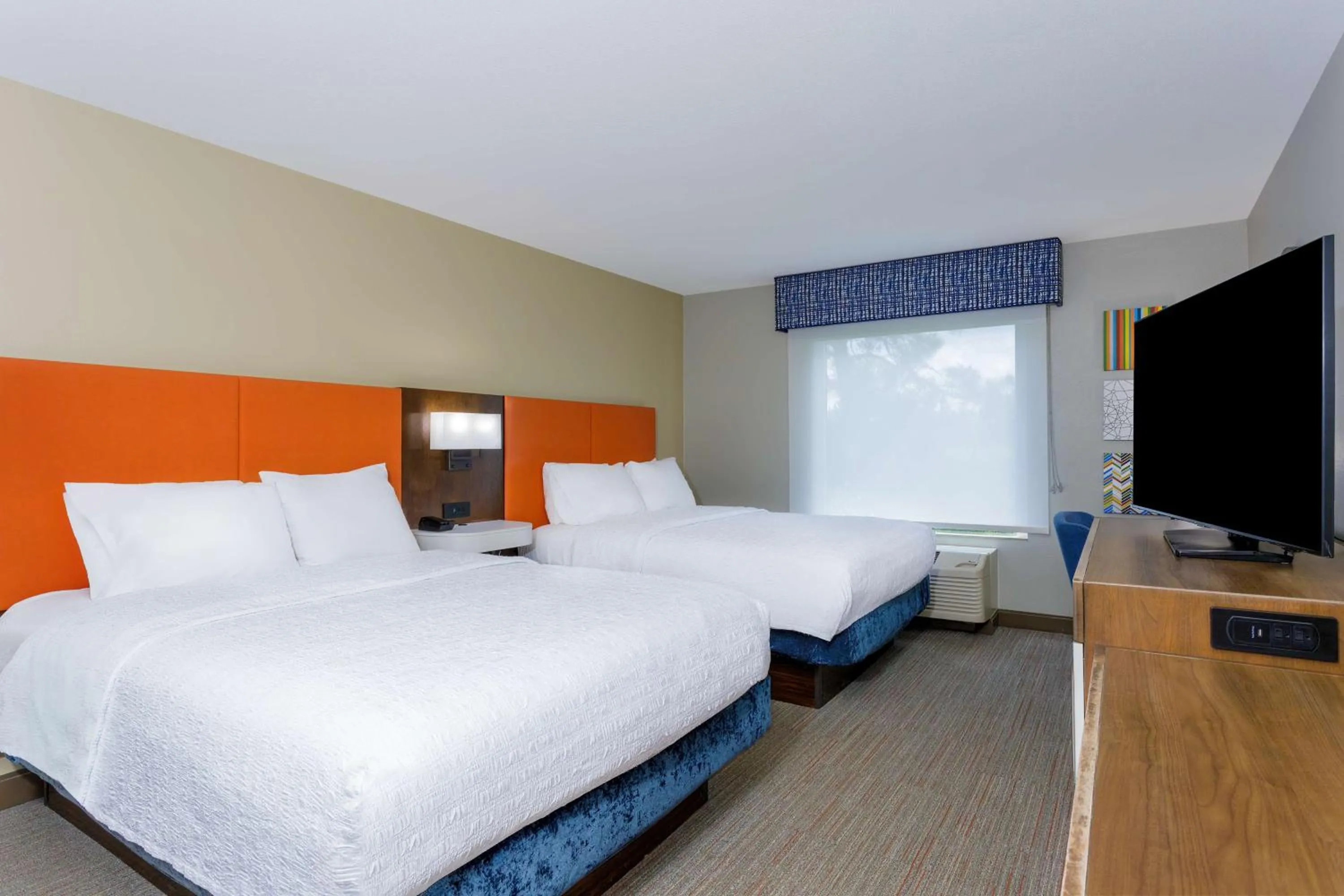 Bed in Hampton Inn & Suites Tallahassee I-10-Thomasville Road