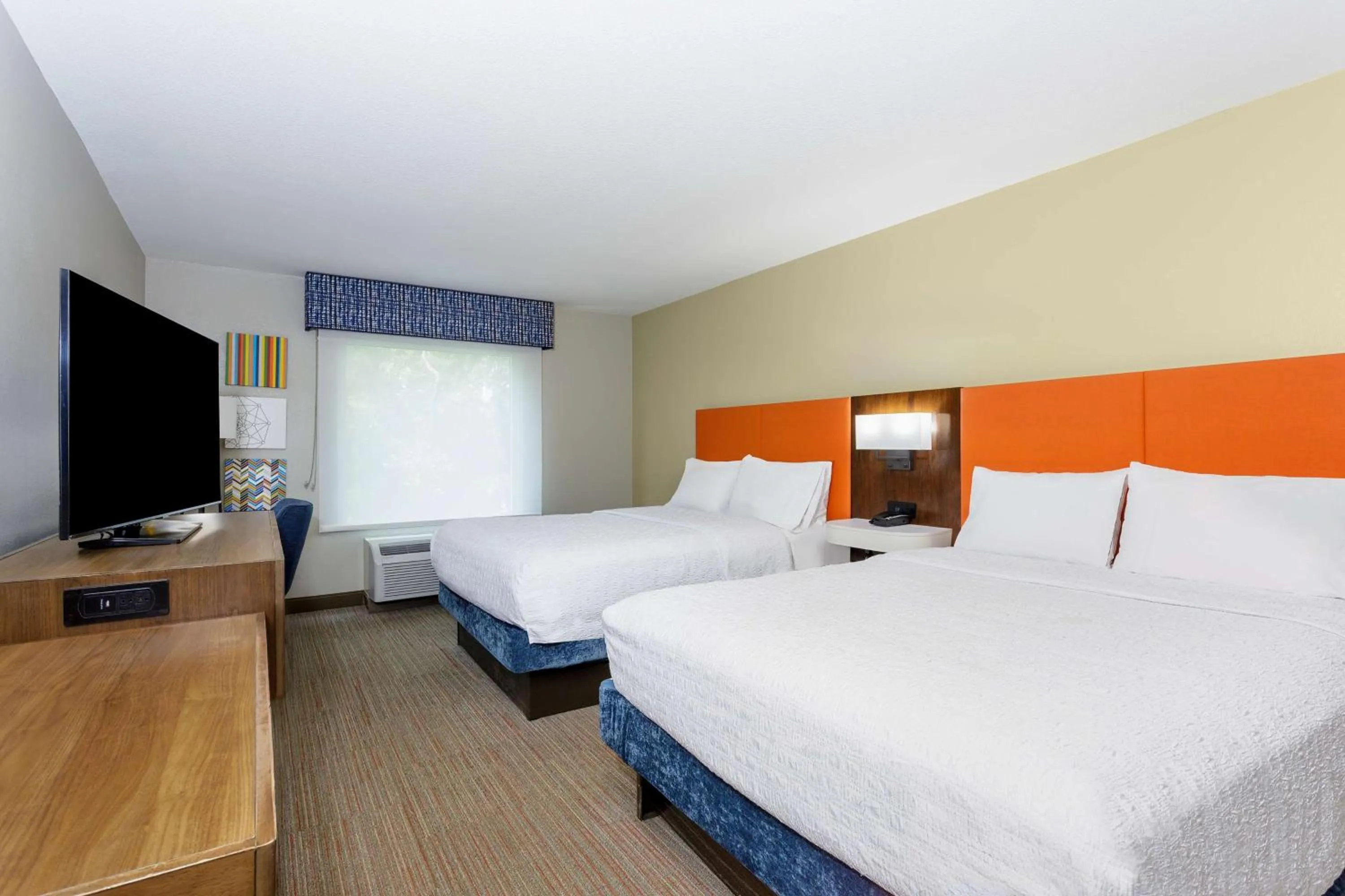 Bed in Hampton Inn & Suites Tallahassee I-10-Thomasville Road