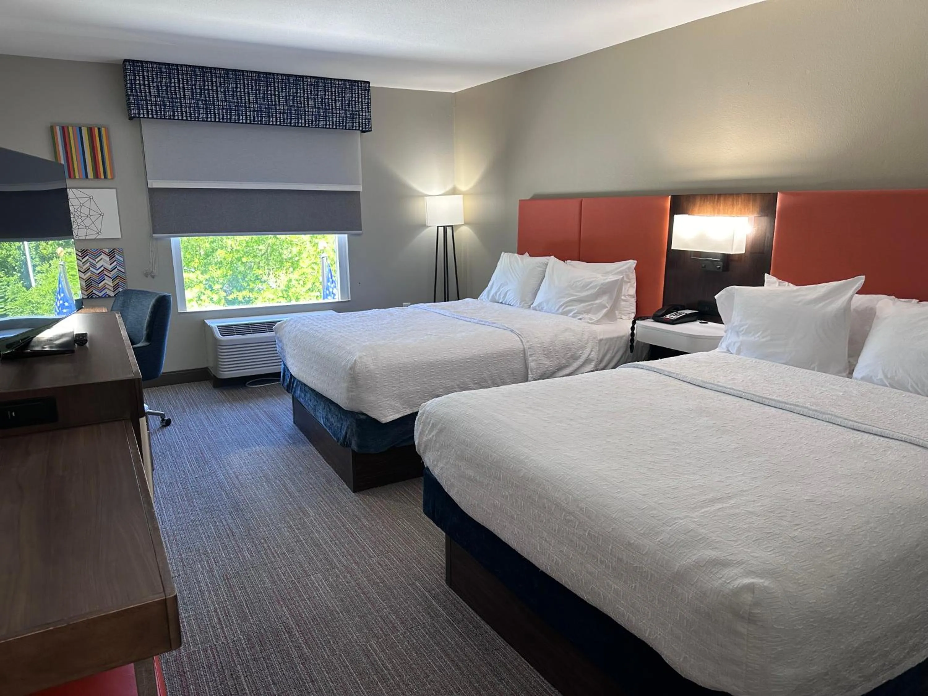 Bed in Hampton Inn & Suites Tallahassee I-10-Thomasville Road