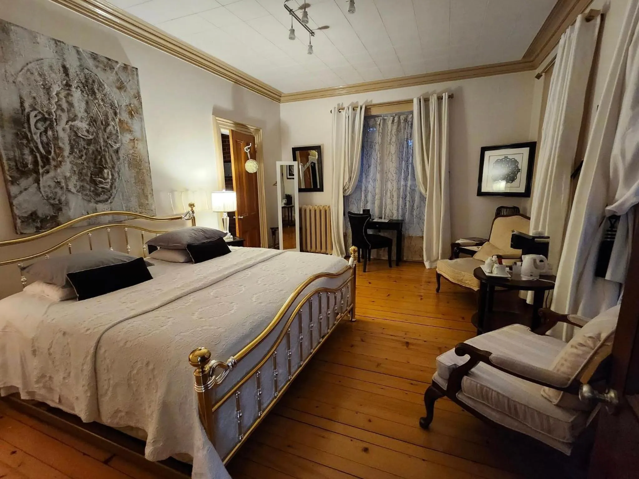 Photo of the whole room, Bed in Île de Garde B&B