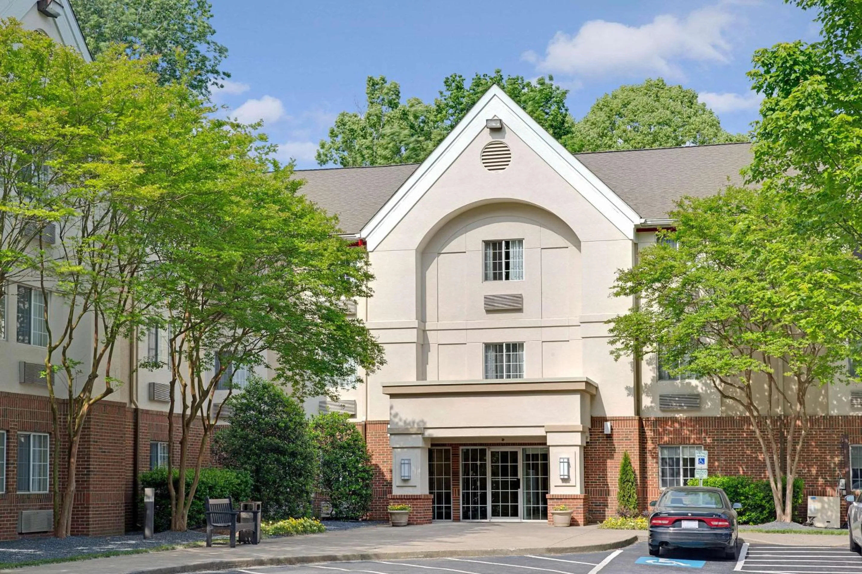 Property building in MainStay Suites Charlotte - Executive Park
