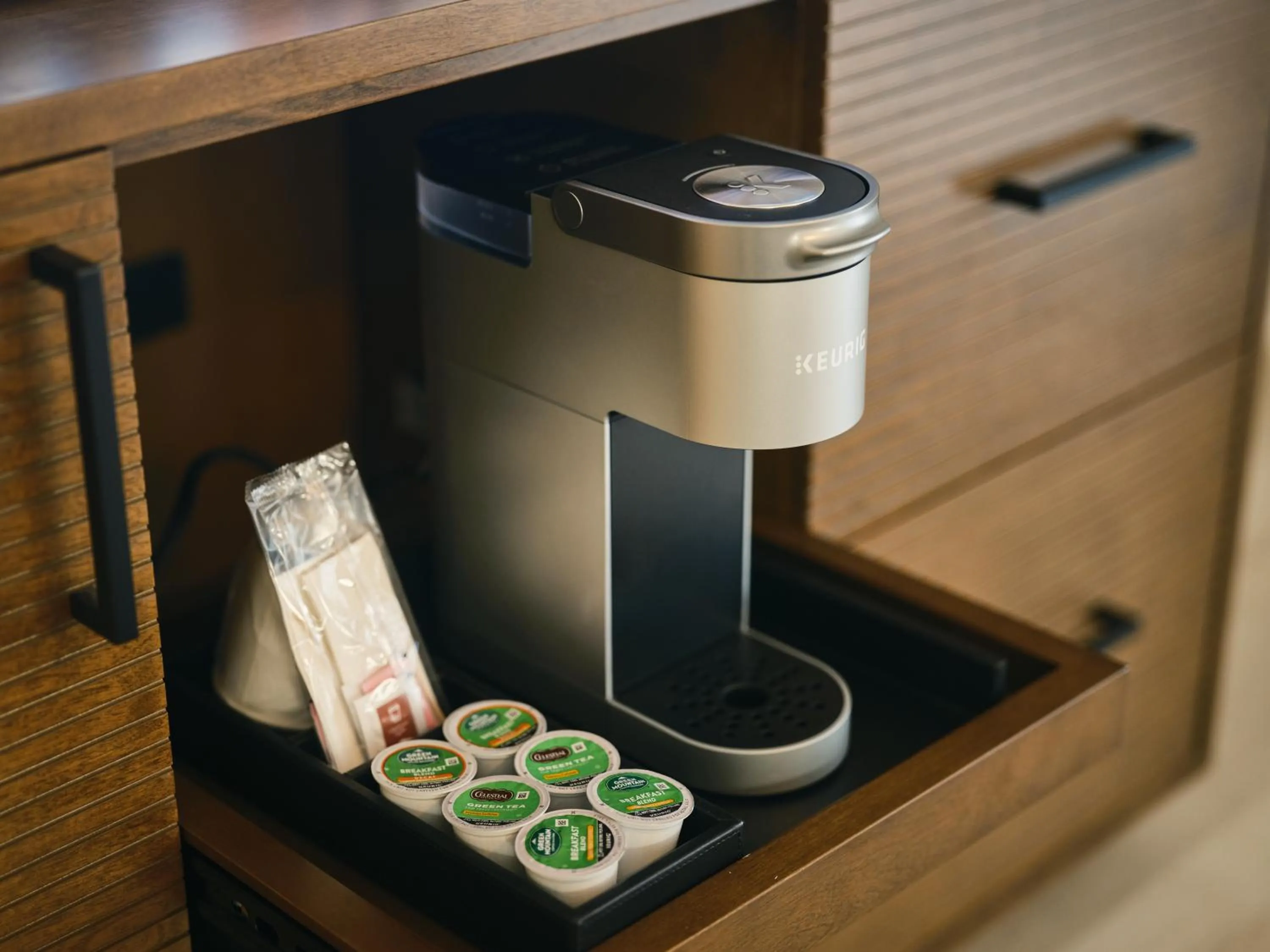 Coffee/tea facilities in SoMa House