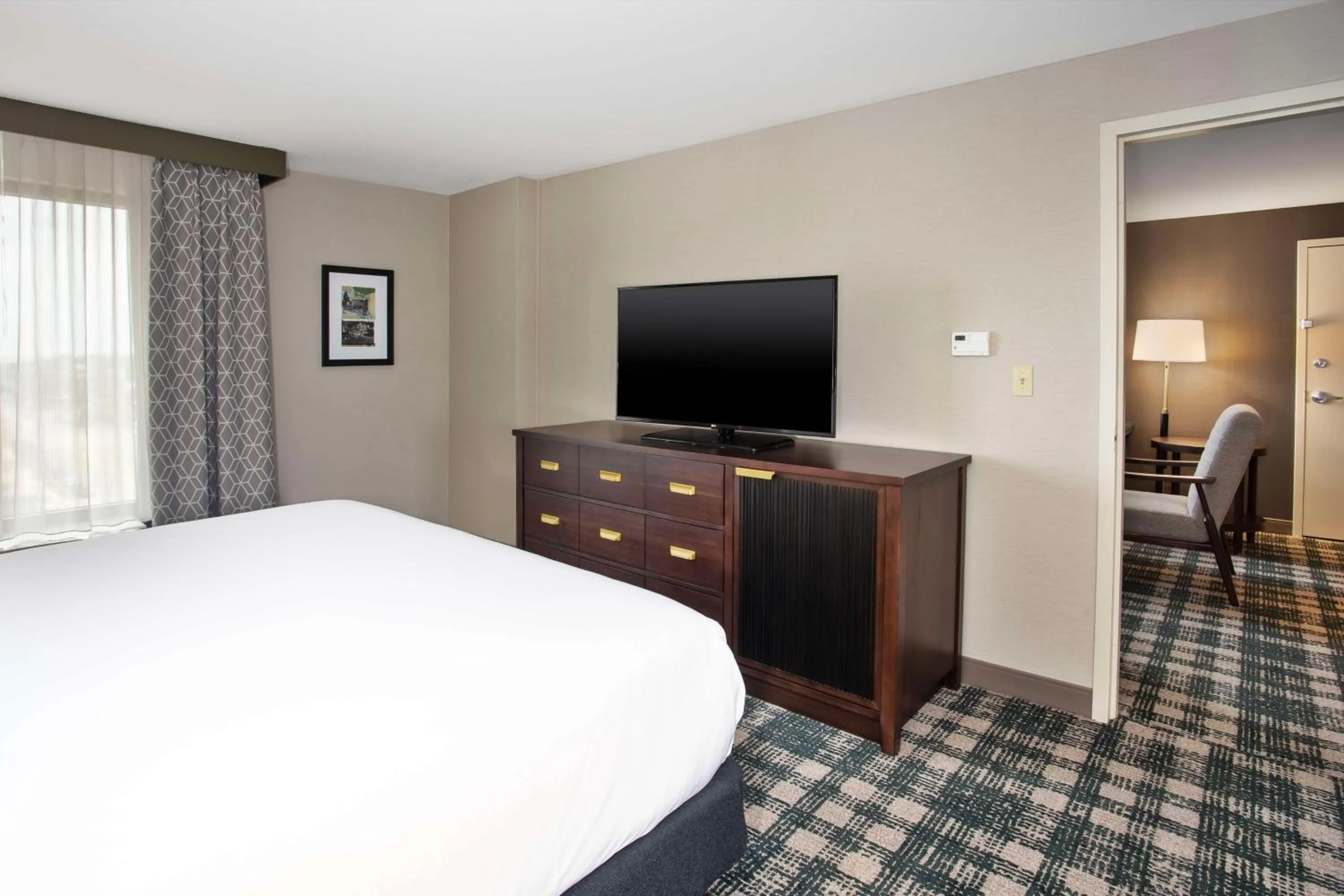 Bed in DoubleTree by Hilton Lansing