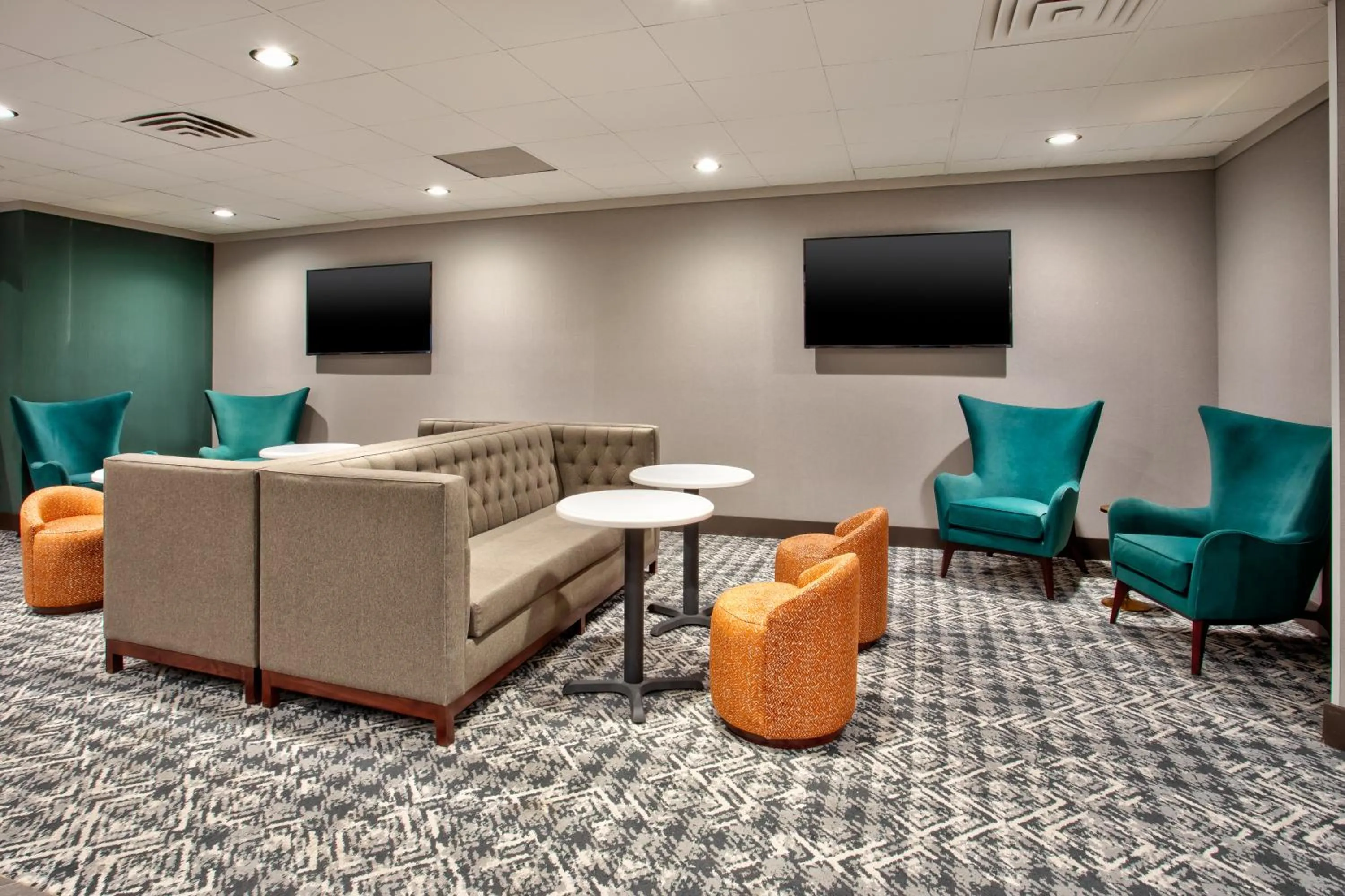 Restaurant/places to eat in DoubleTree by Hilton Lansing