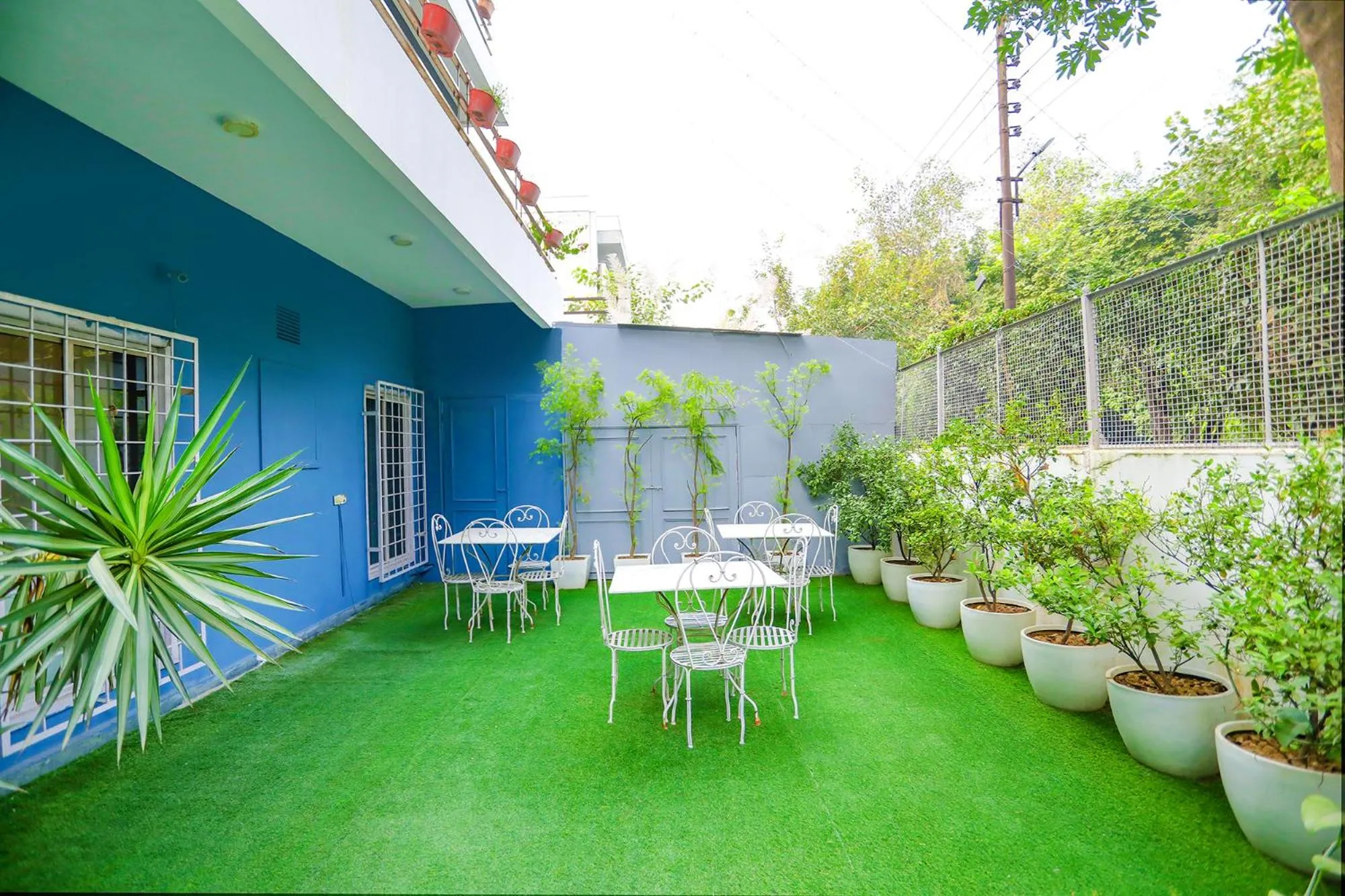 Restaurant/places to eat in FabHotel F9 H Block Sector 51