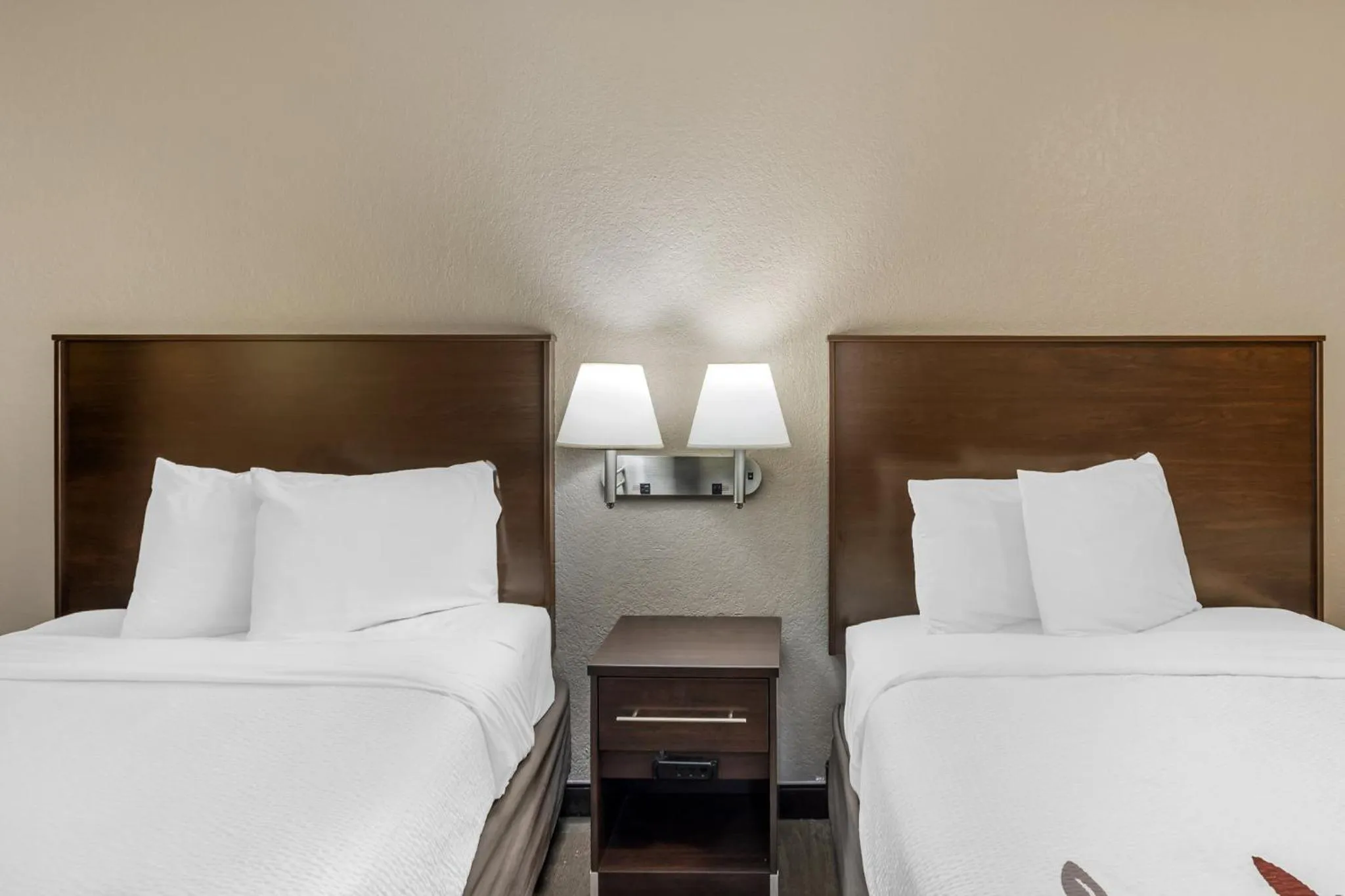 Photo of the whole room, Bed in Red Roof Inn Danville, PA