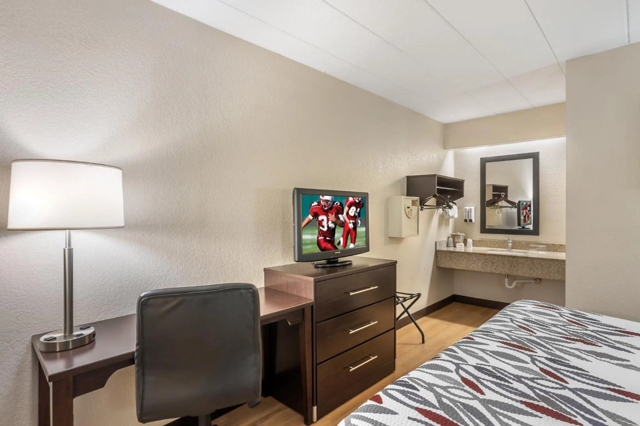 Photo of the whole room, Bed in Red Roof Inn Danville, PA