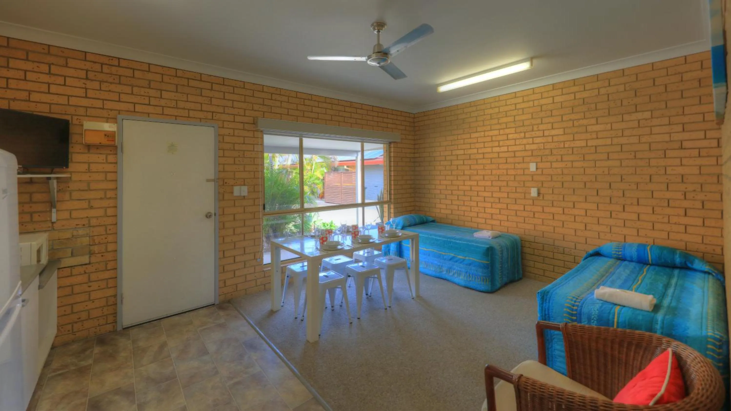 Kitchen or kitchenette in Yamba Motor Inn