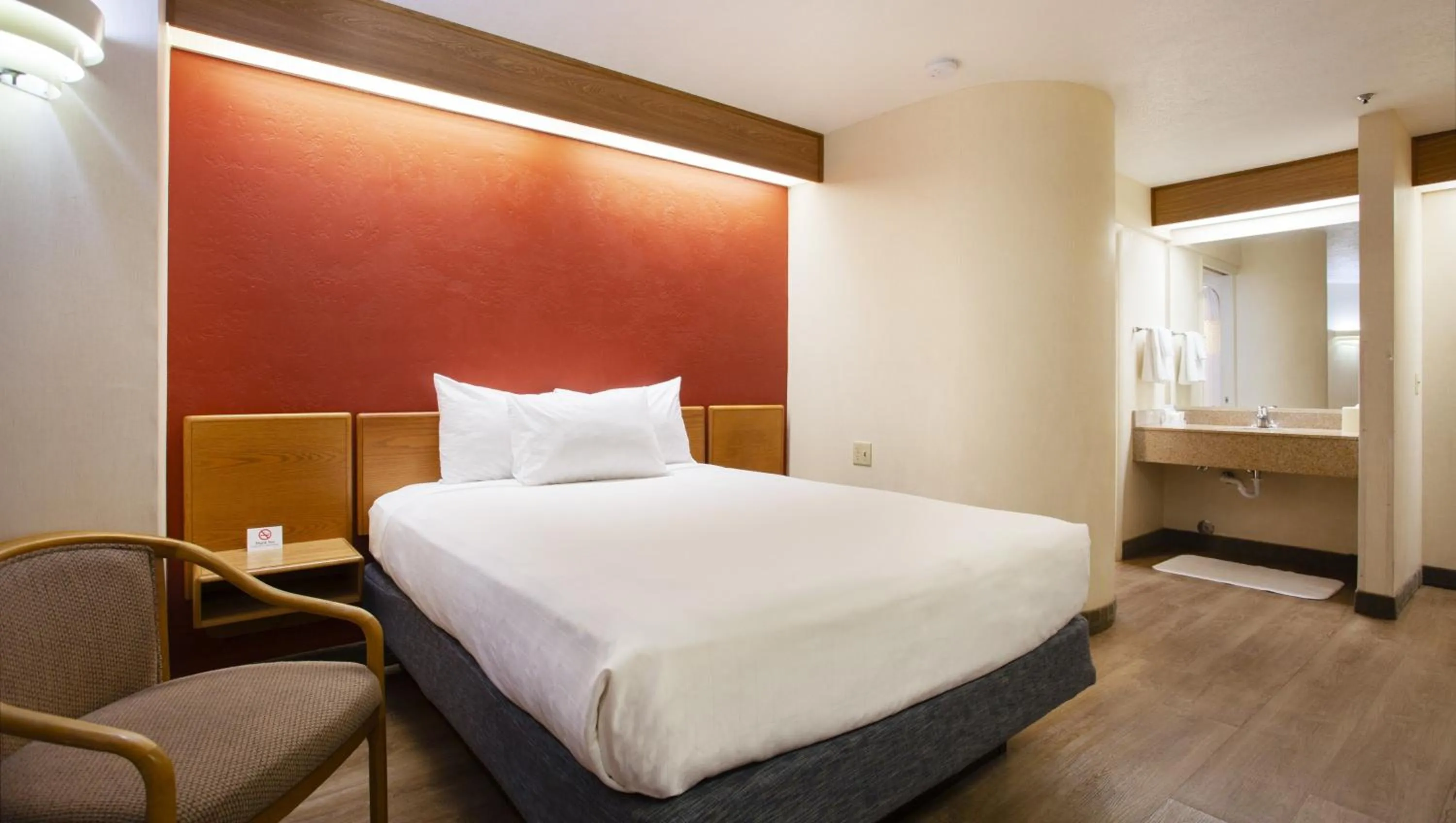 Bedroom, Bed in Mountain Home Inn