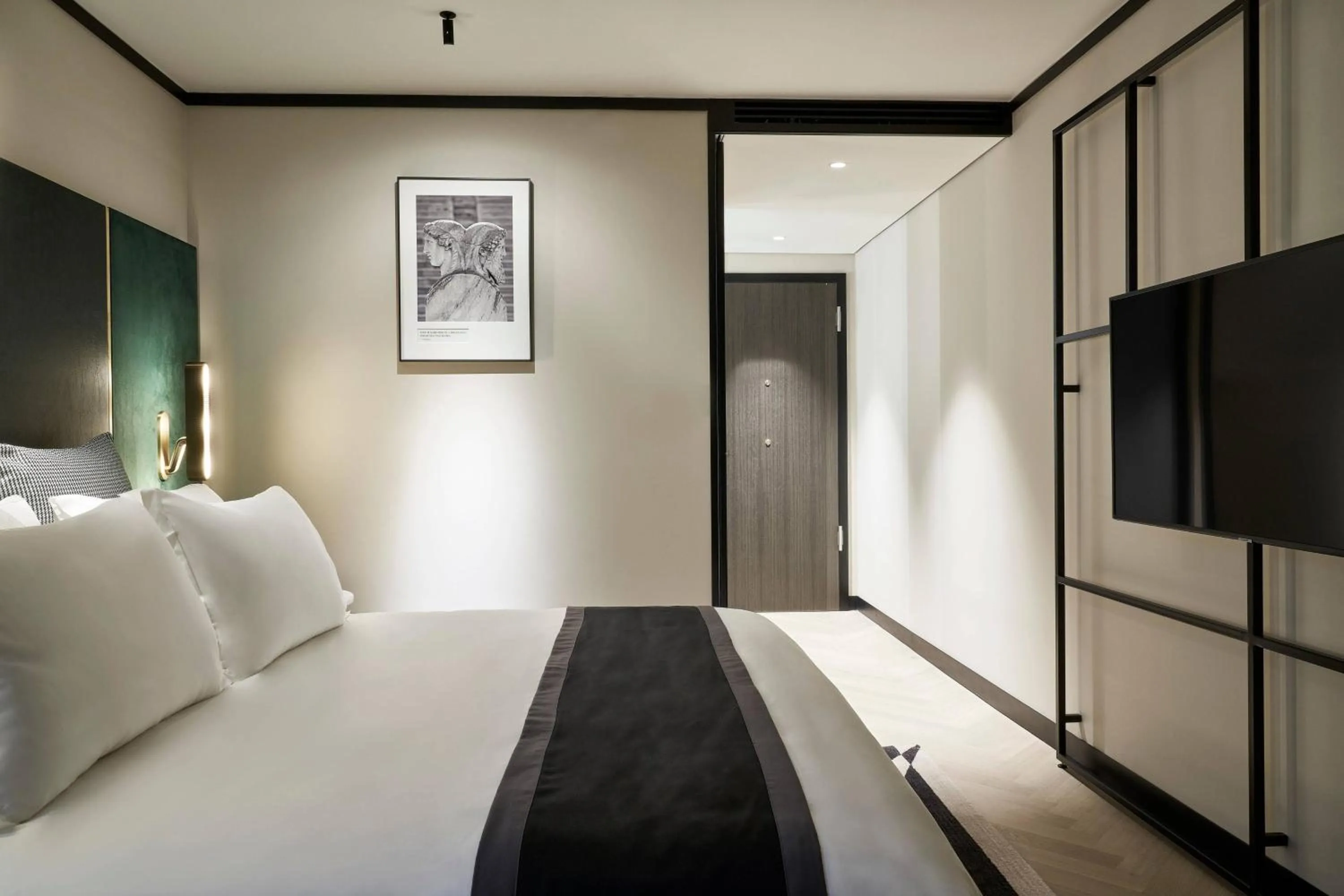 Photo of the whole room, Bed in Academias Hotel, Autograph Collection