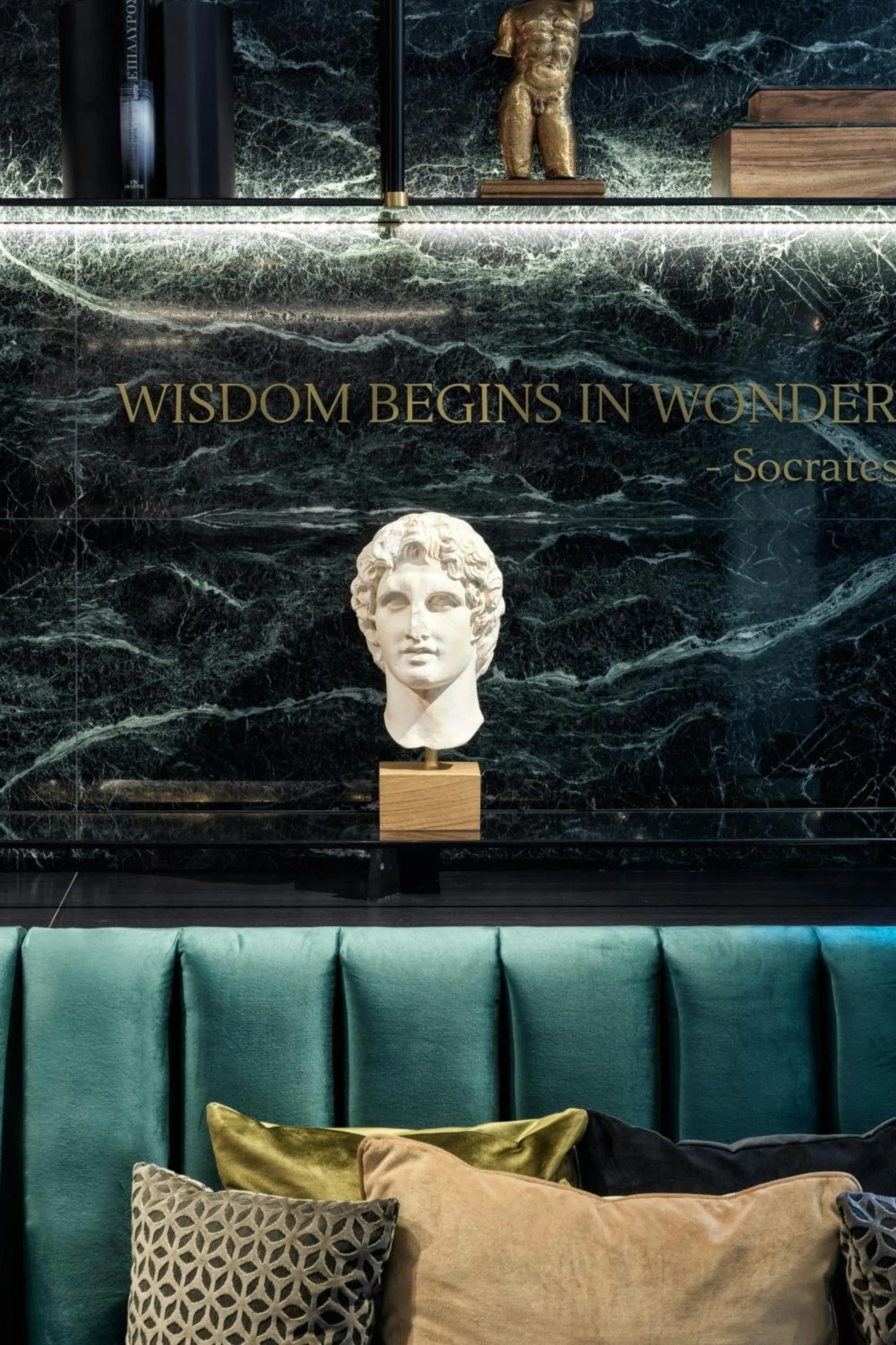 Lounge or bar in Academias Hotel, Autograph Collection