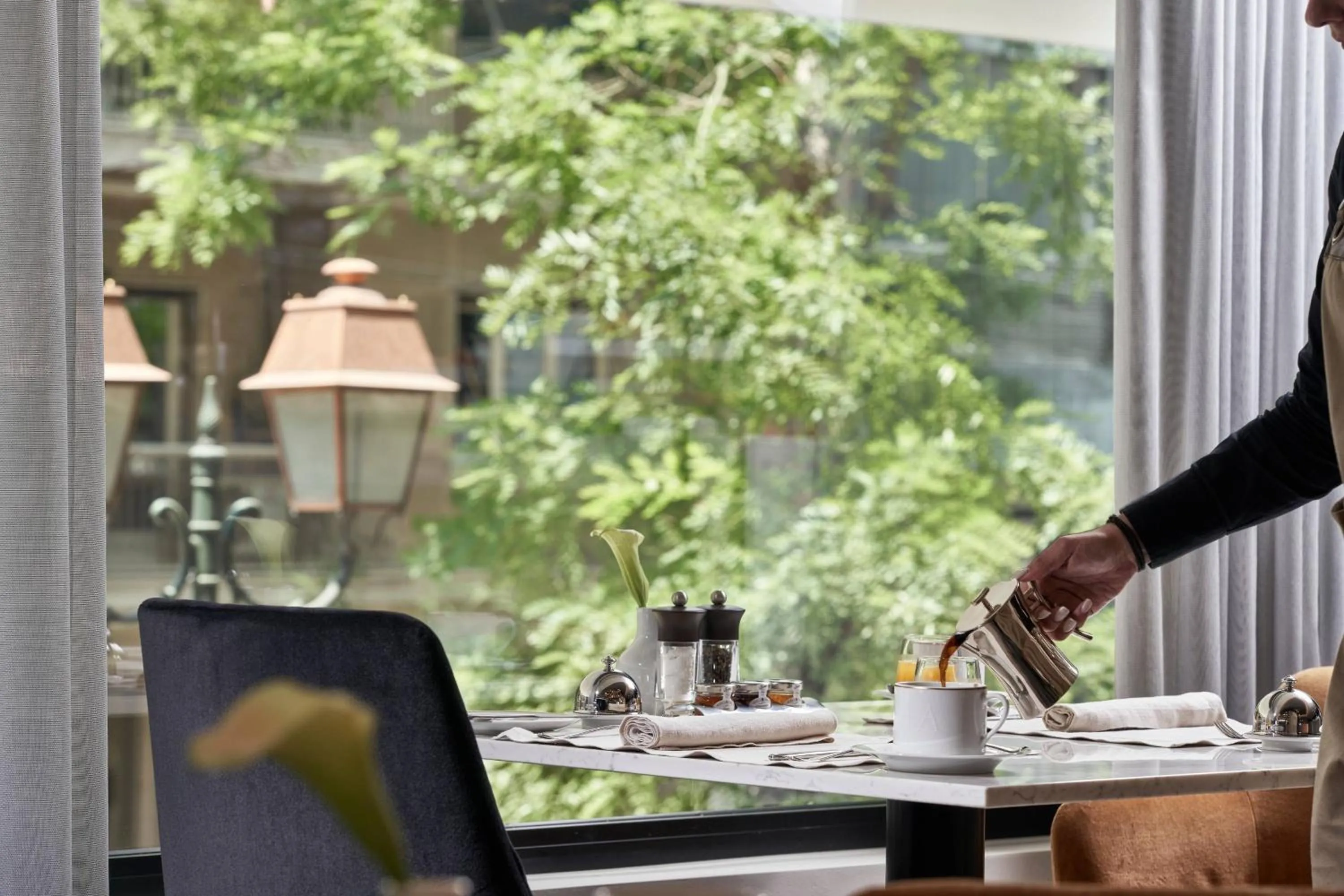 Breakfast in Academias Hotel, Autograph Collection