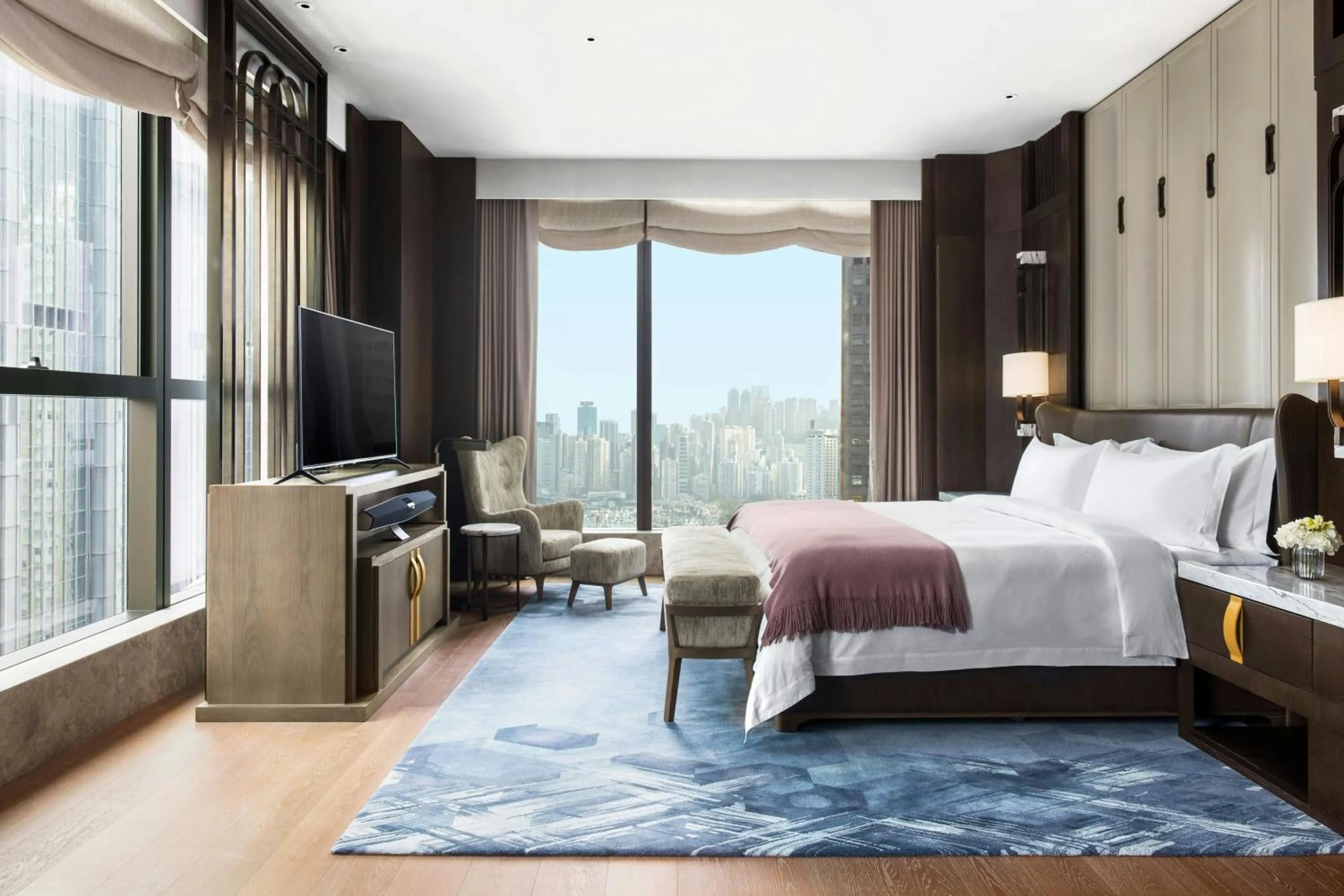 Bedroom, Bed in The St. Regis Hong Kong