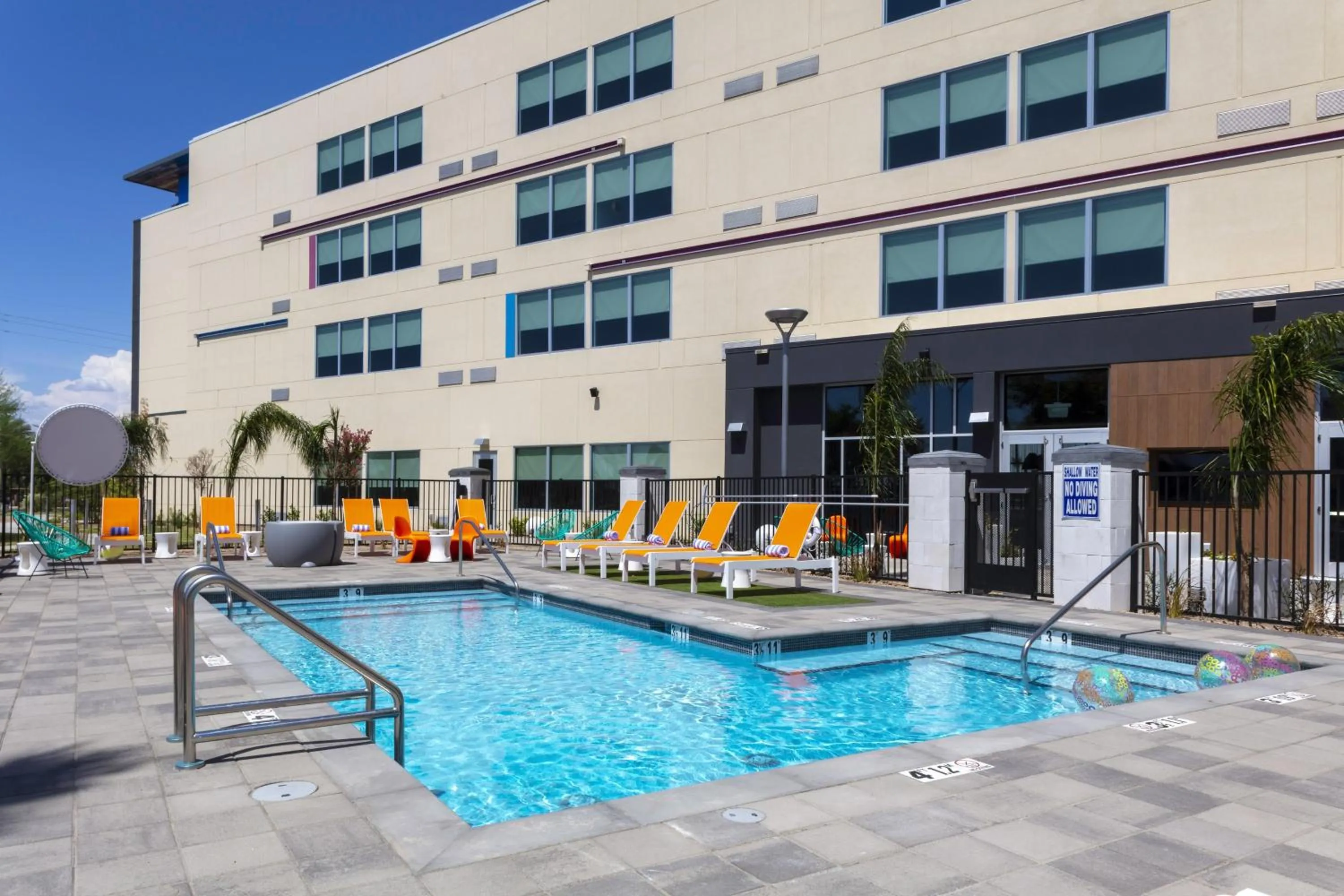Swimming pool in Aloft Glendale at Westgate