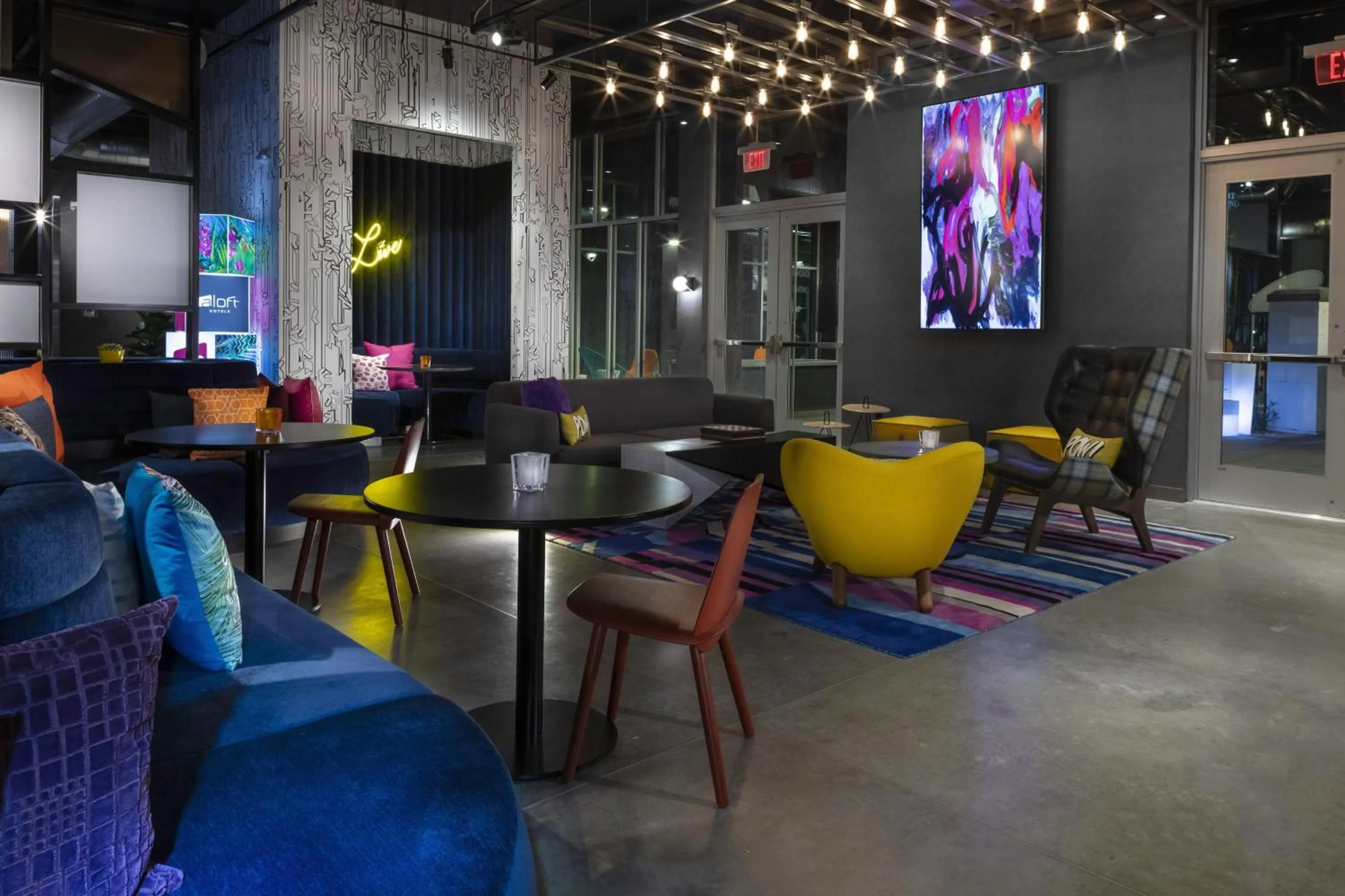 Lounge or bar in Aloft Glendale at Westgate