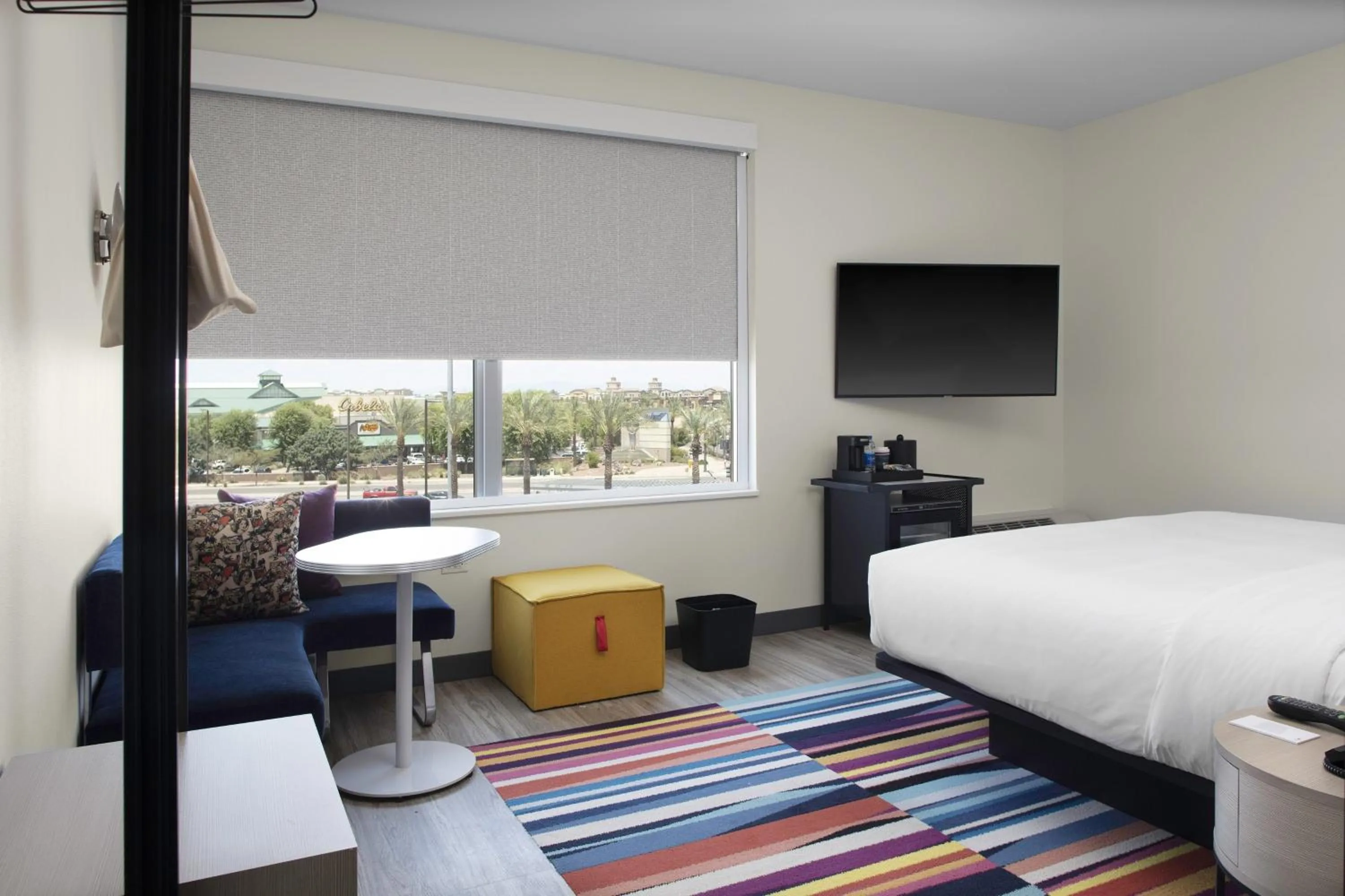 Photo of the whole room, Bed in Aloft Glendale at Westgate