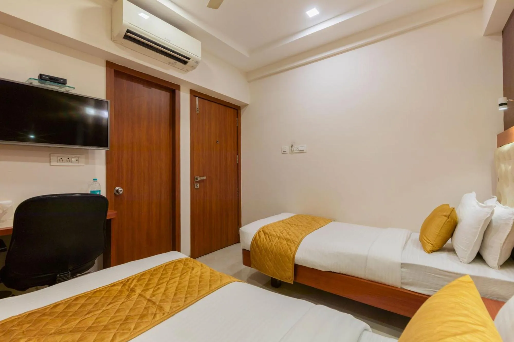 Bed in Hotel Lords, Fort