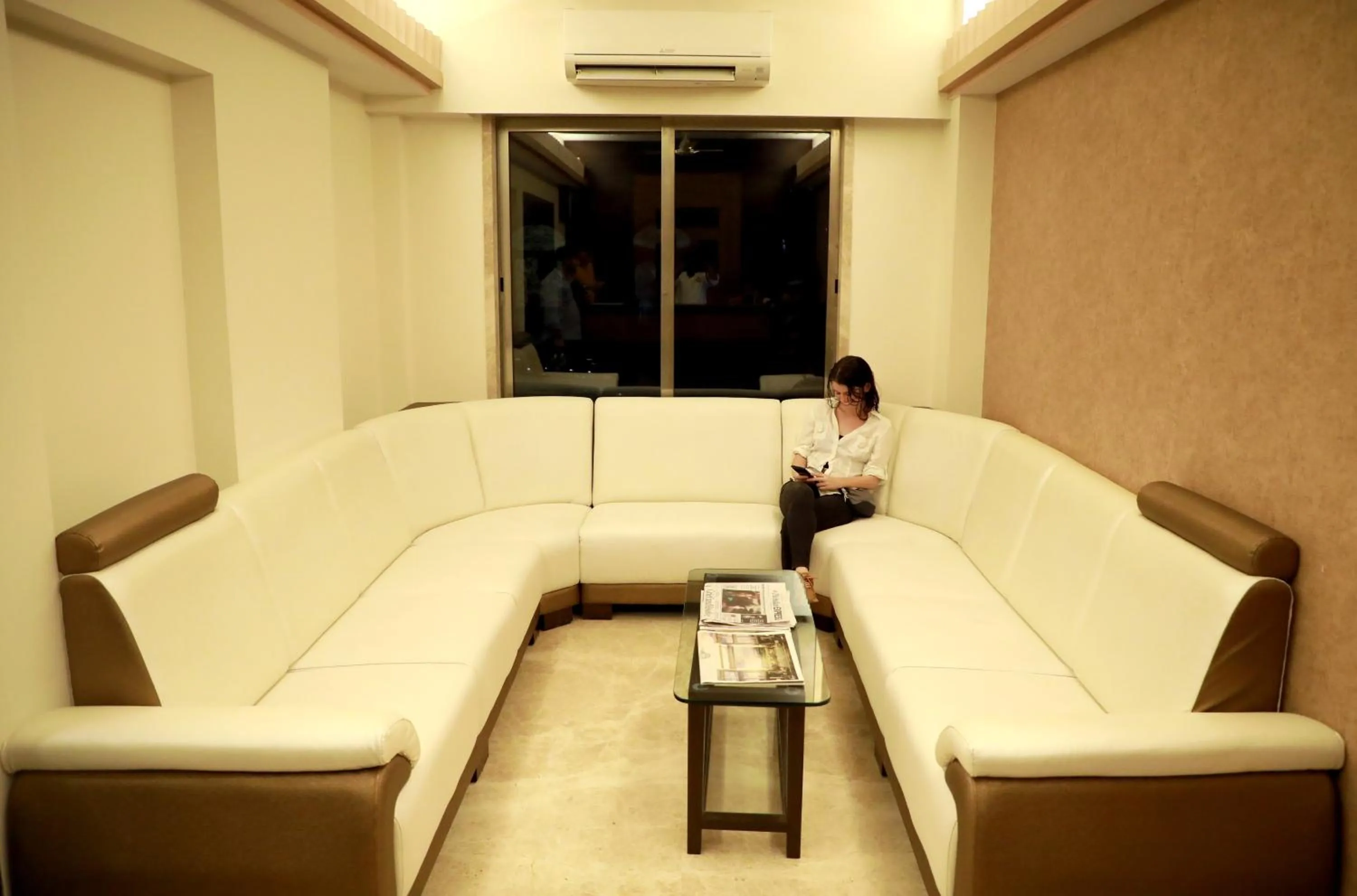 Living room in Hotel Lords, Fort