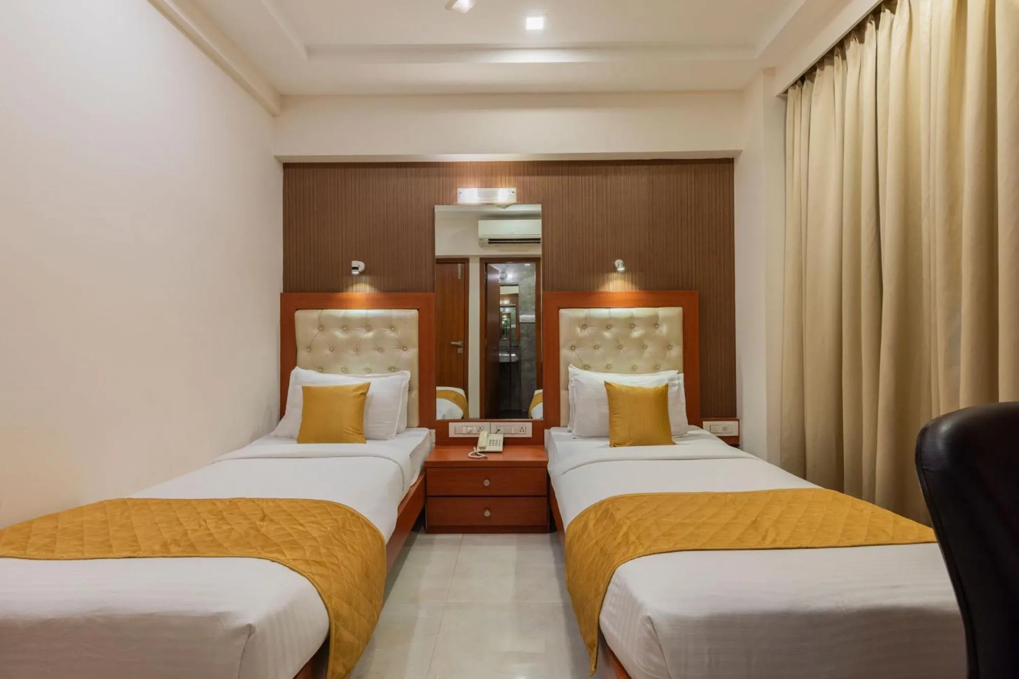 Bed in Hotel Lords, Fort