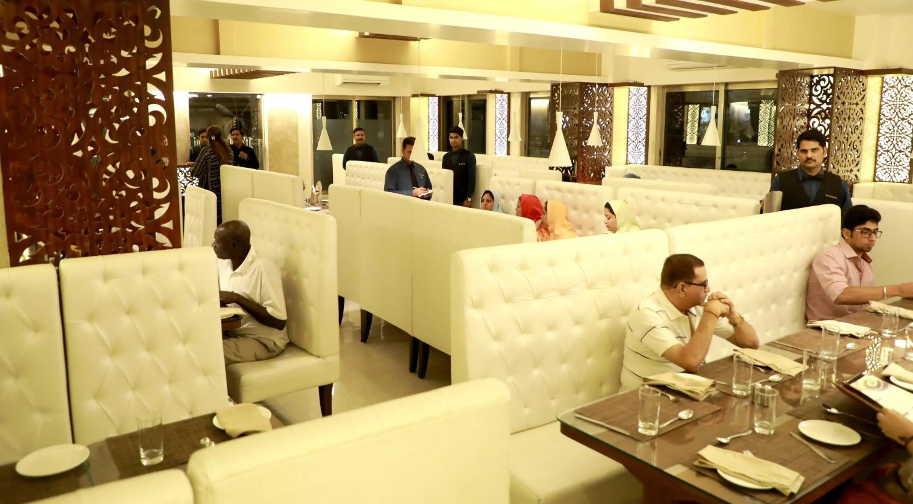 Restaurant/places to eat in Hotel Lords, Fort