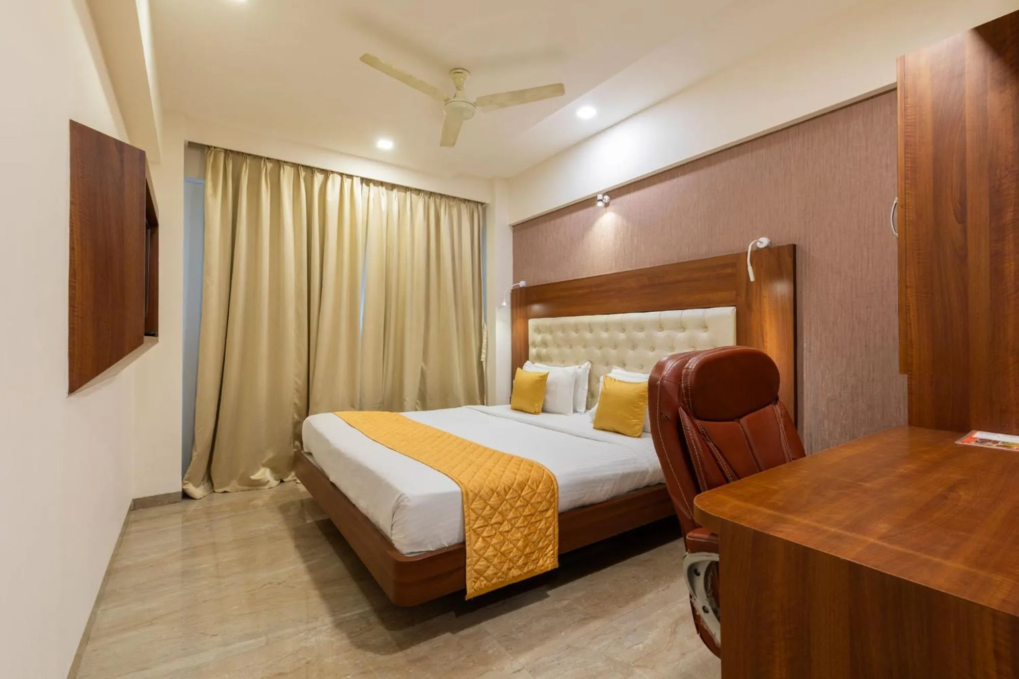 Bed in Hotel Lords, Fort