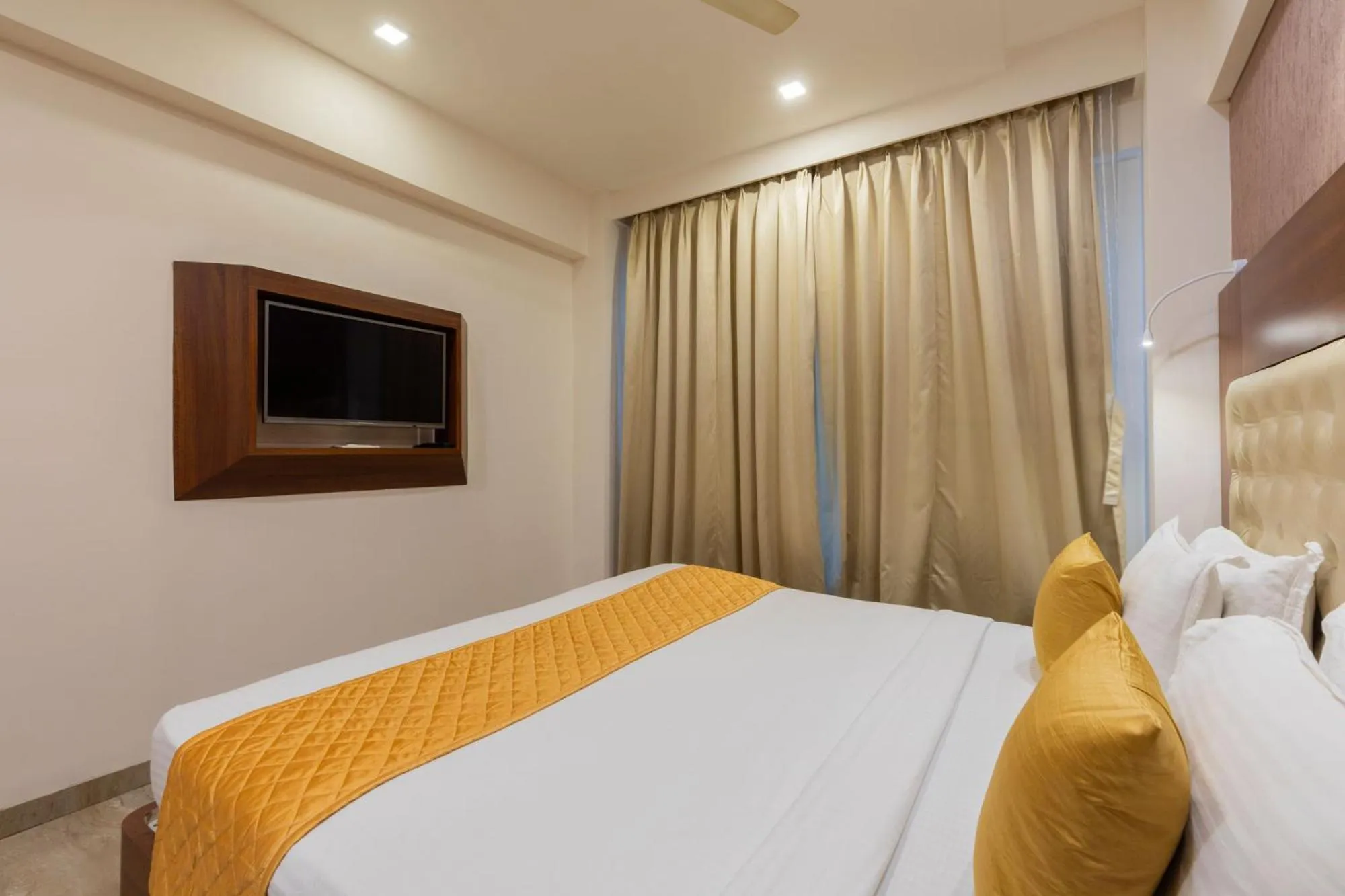 Bed in Hotel Lords, Fort