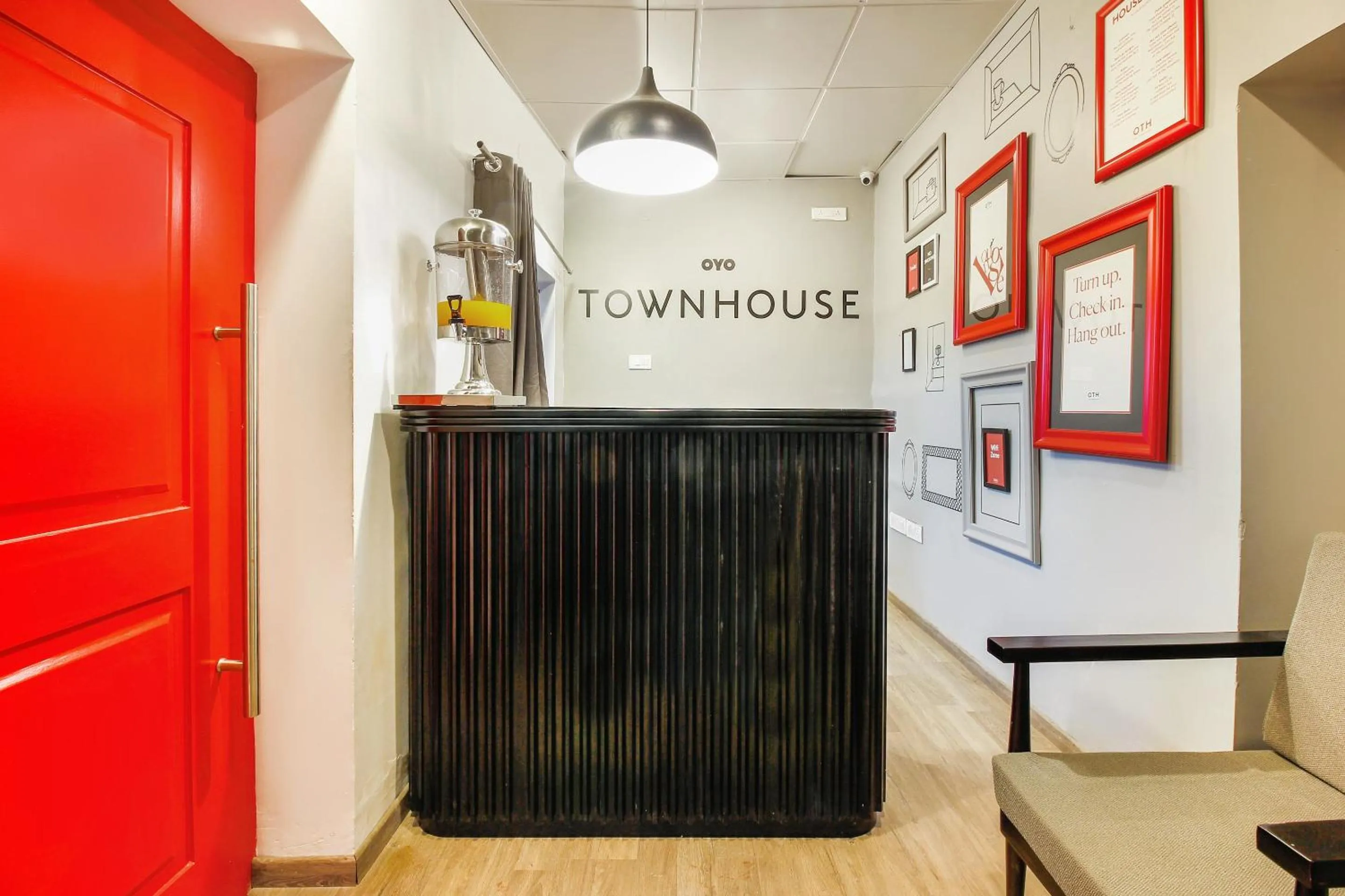 Lobby or reception in Super Townhouse RCC Sunrise