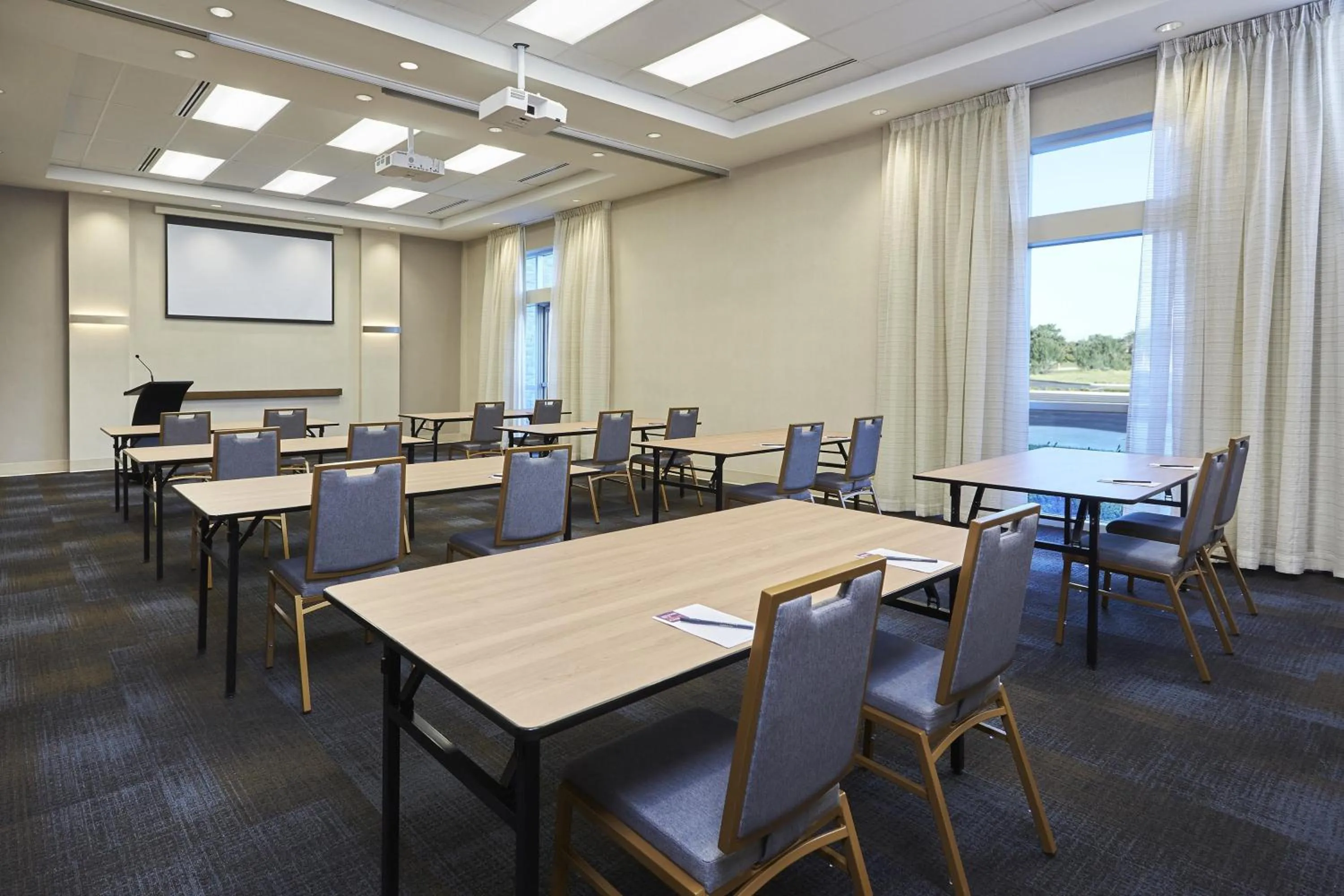 Meeting/conference room in Hyatt Place Toronto Mississauga and Luxe Convention Centre