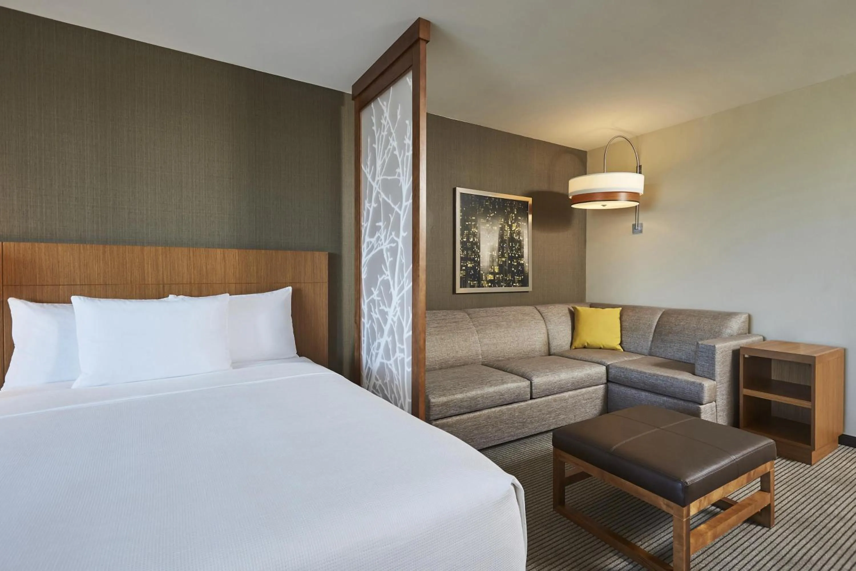 Bedroom, Bed in Hyatt Place Toronto Mississauga and Luxe Convention Centre