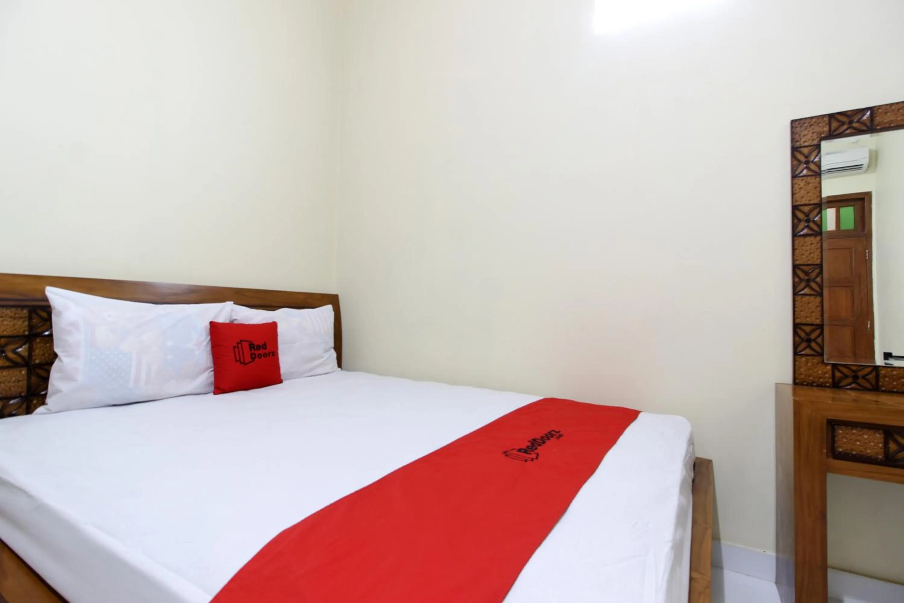 Bedroom, Bed in RedDoorz near Candi Ratu Boko