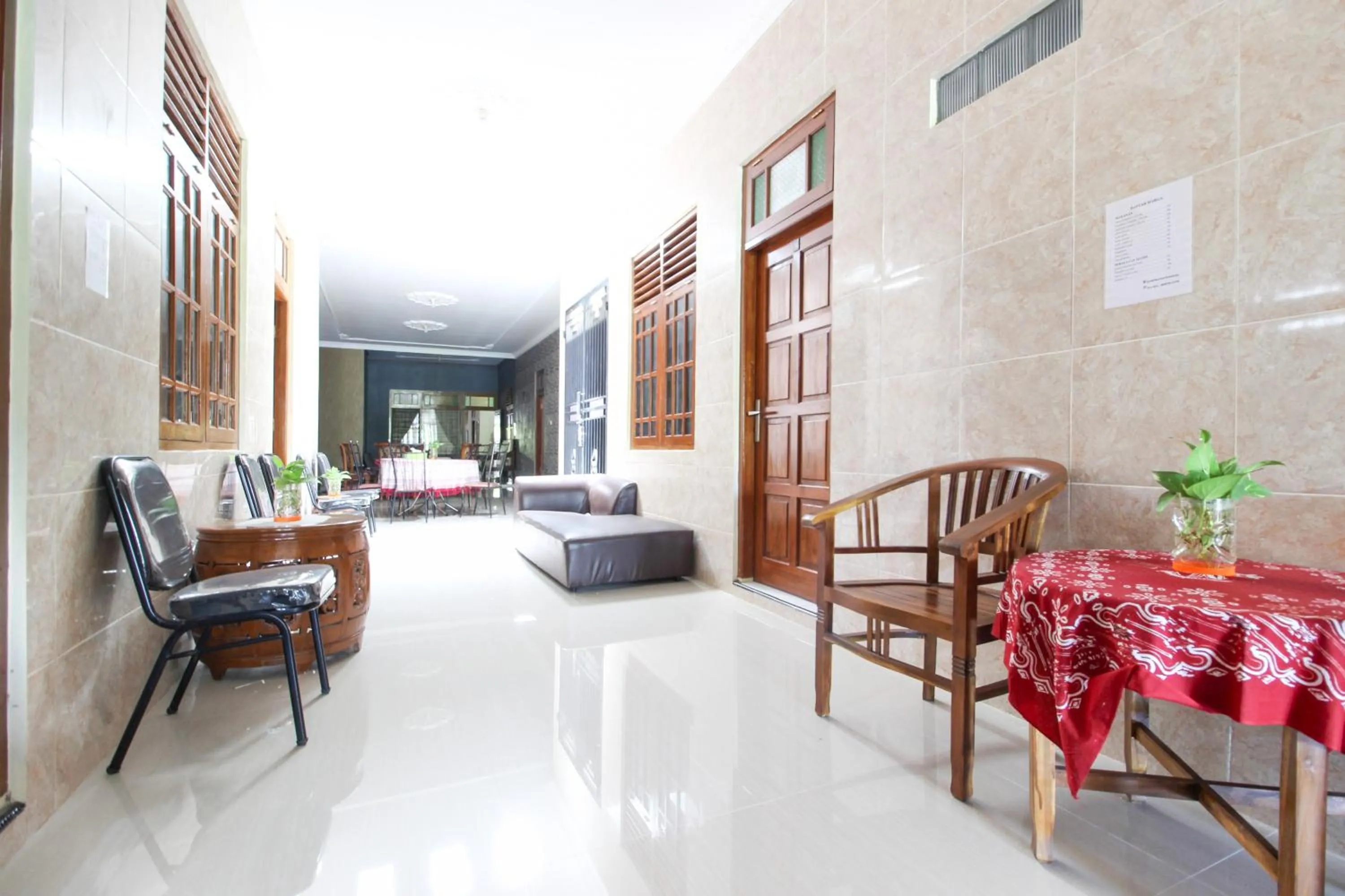 Seating area in RedDoorz near Candi Ratu Boko
