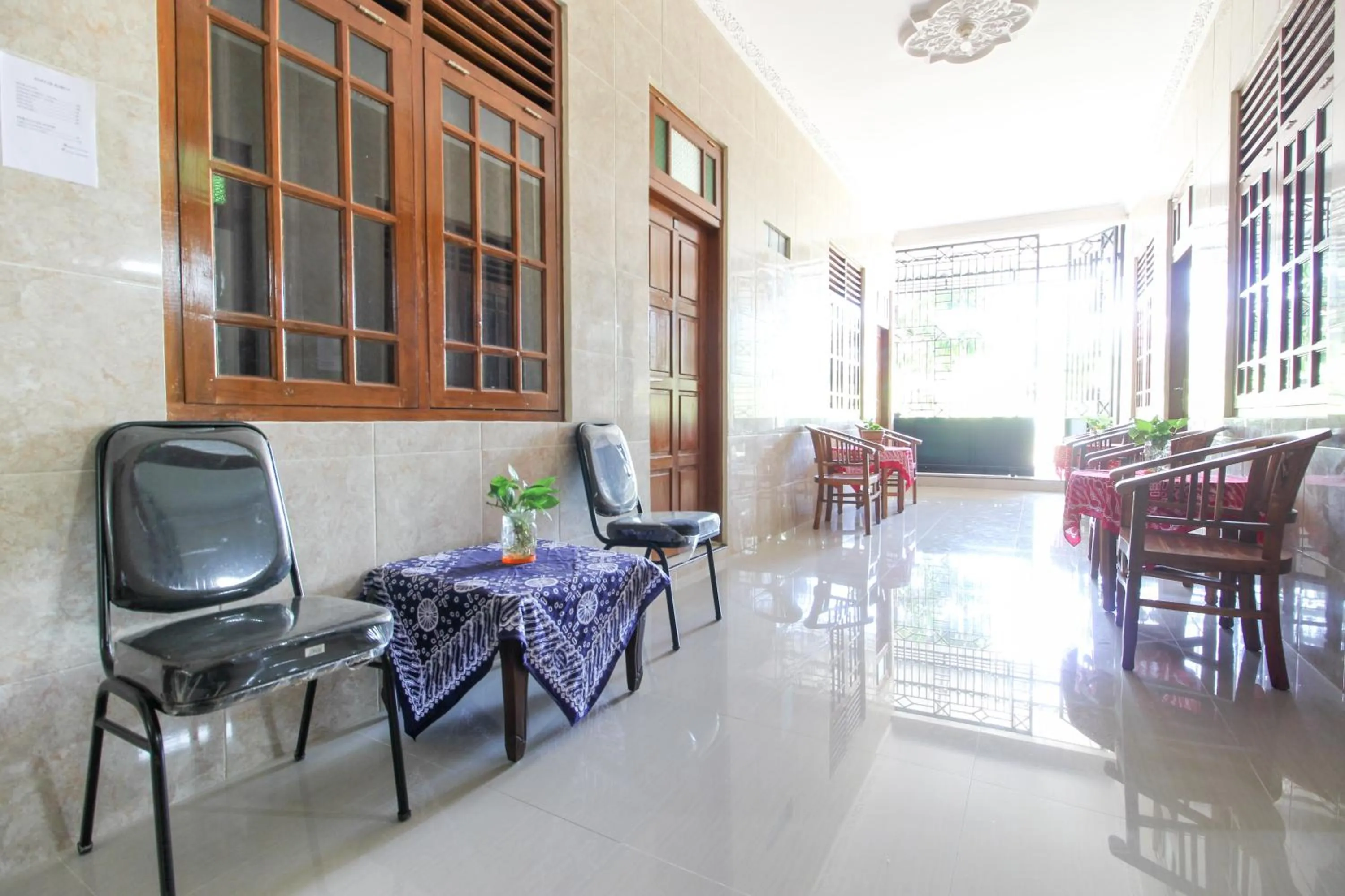 Seating area in RedDoorz near Candi Ratu Boko