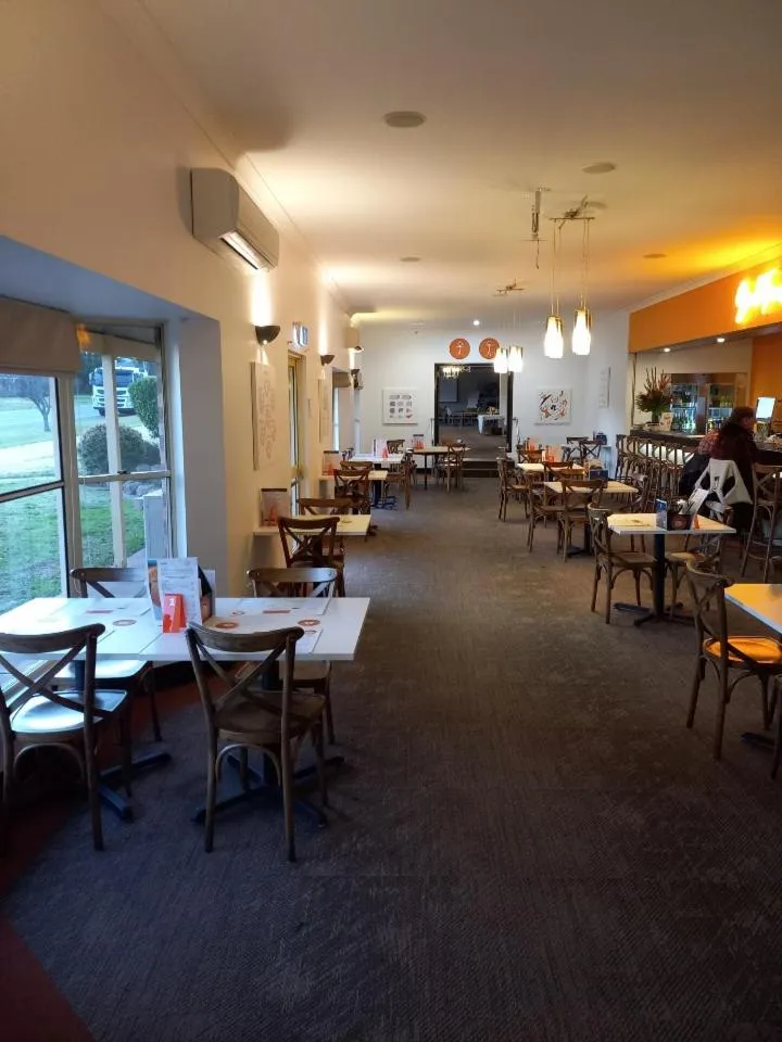 Restaurant/places to eat in Parkes International