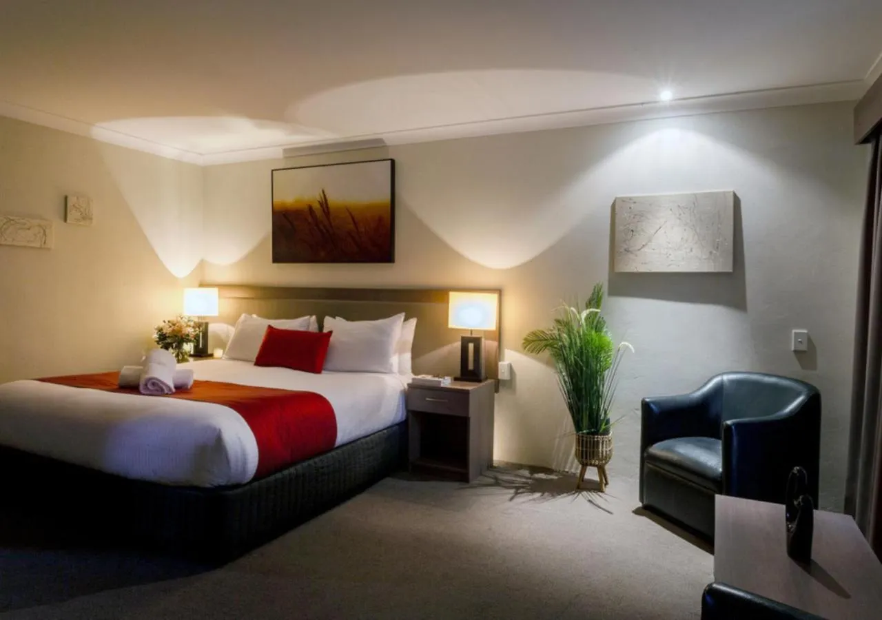 Bedroom, Bed in Parkes International