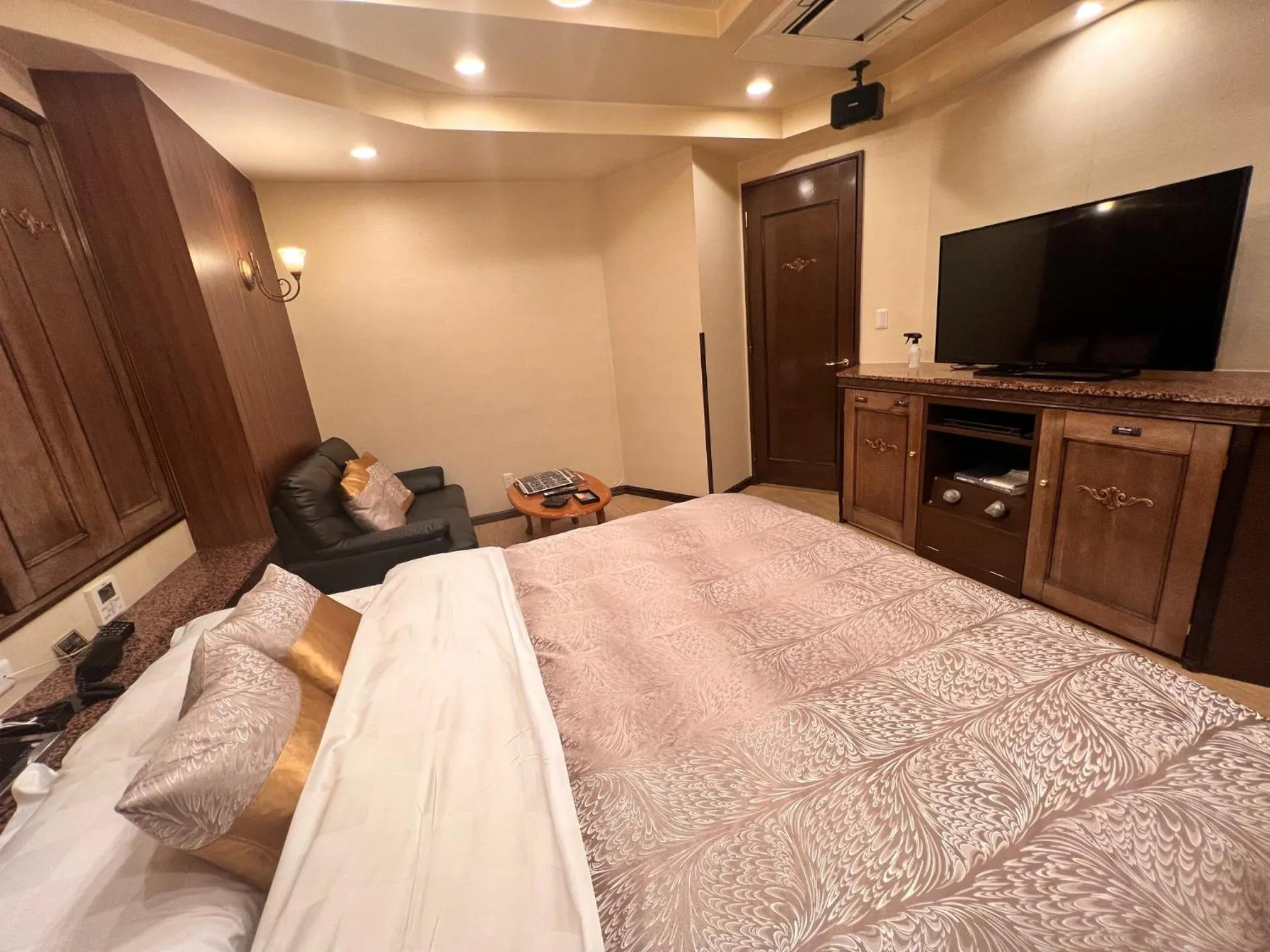 Bed in Hotel Crystal Gate Nagoya - Couple Hotel