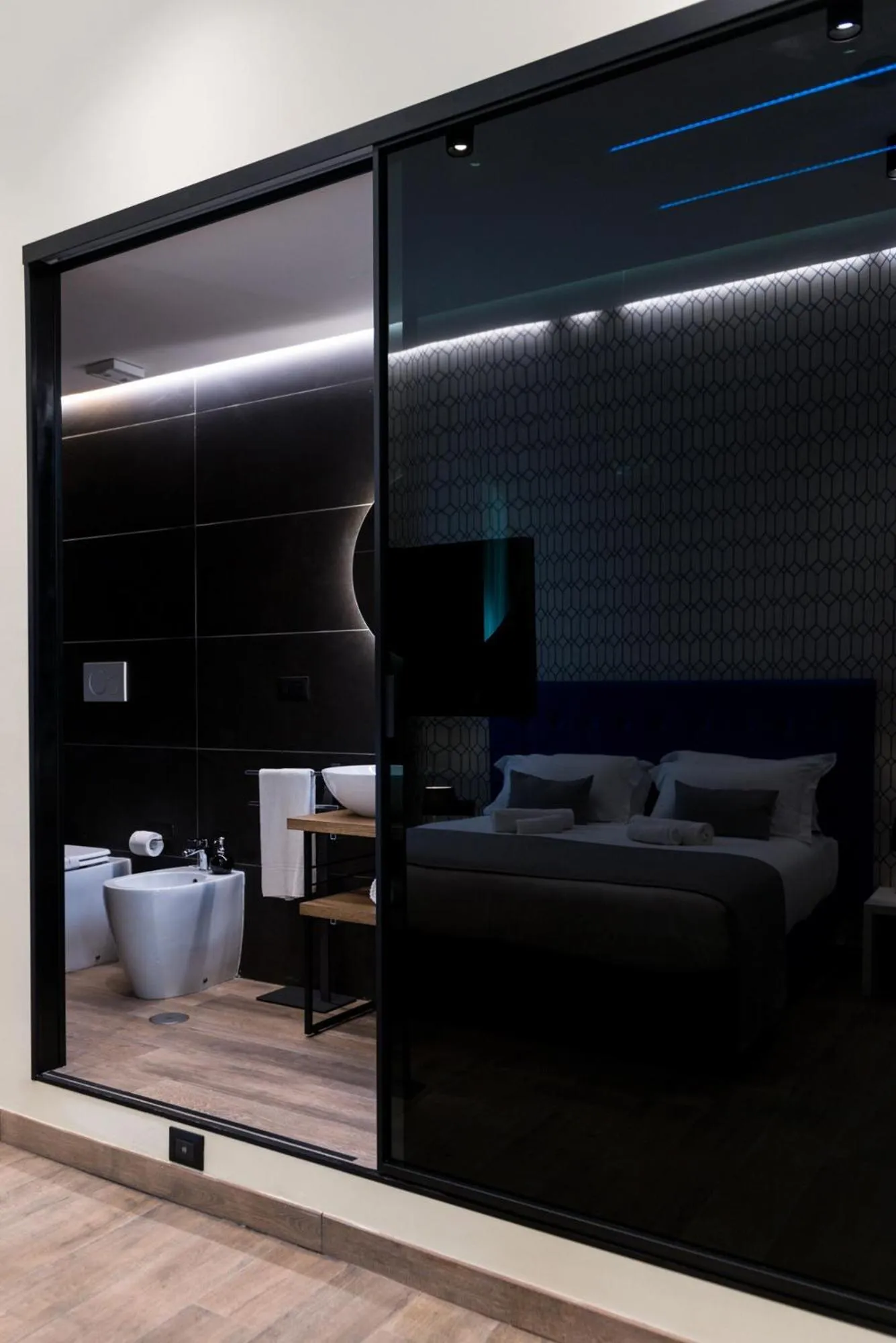 Toilet, Bed in St. Peter Manor