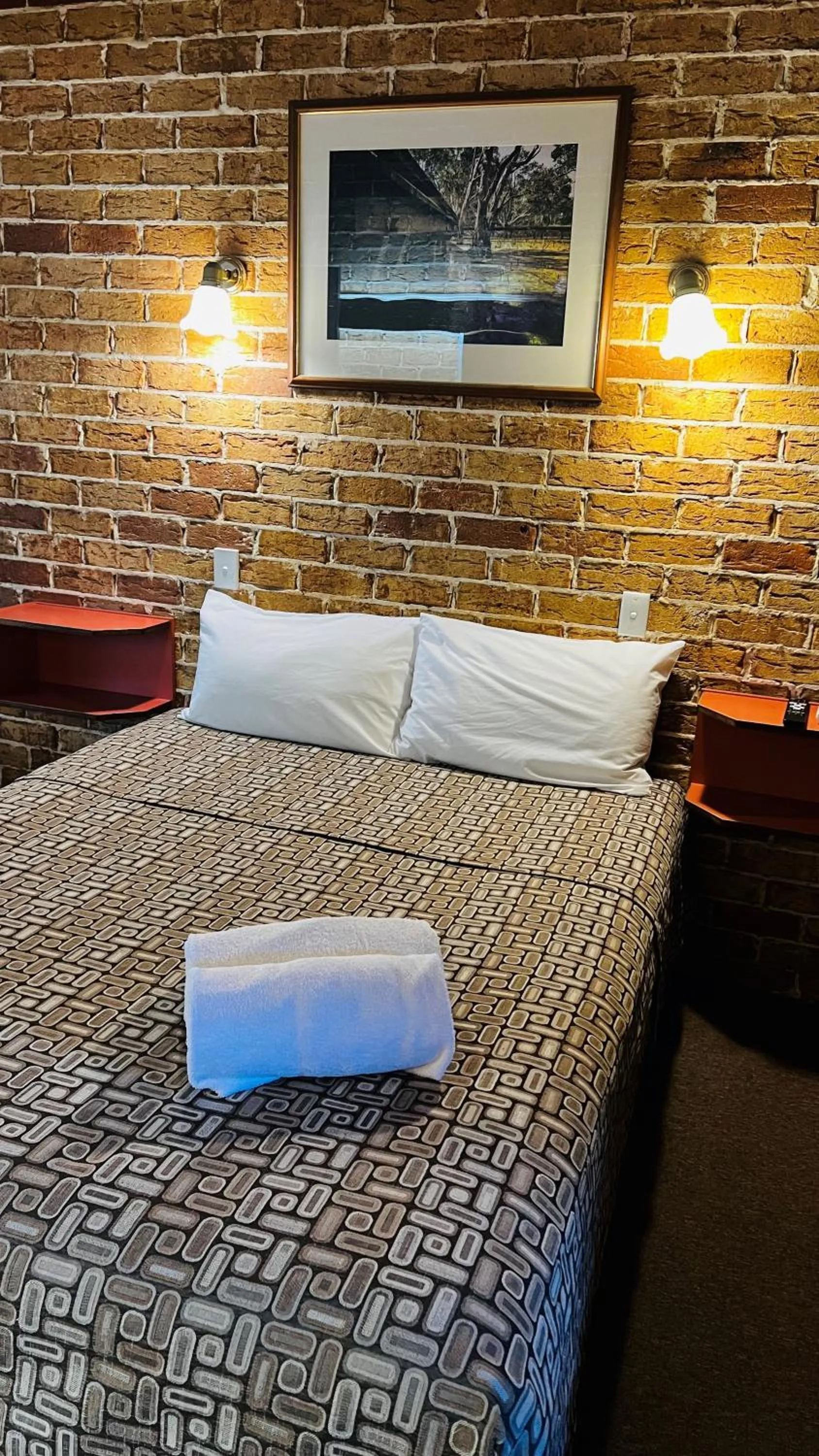 Bed in Beenleigh Village Motel