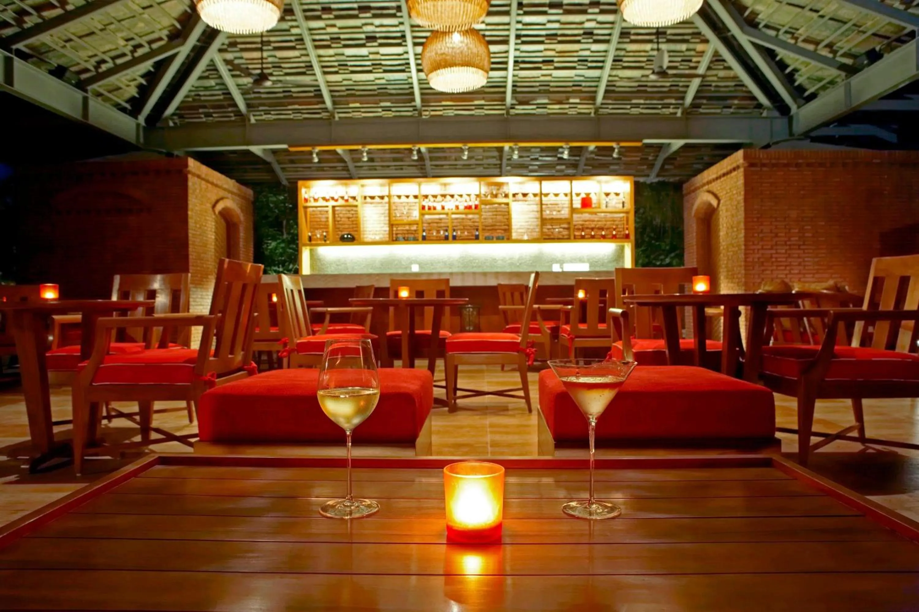 Lounge or bar in The Westin Sohna Resort & Spa