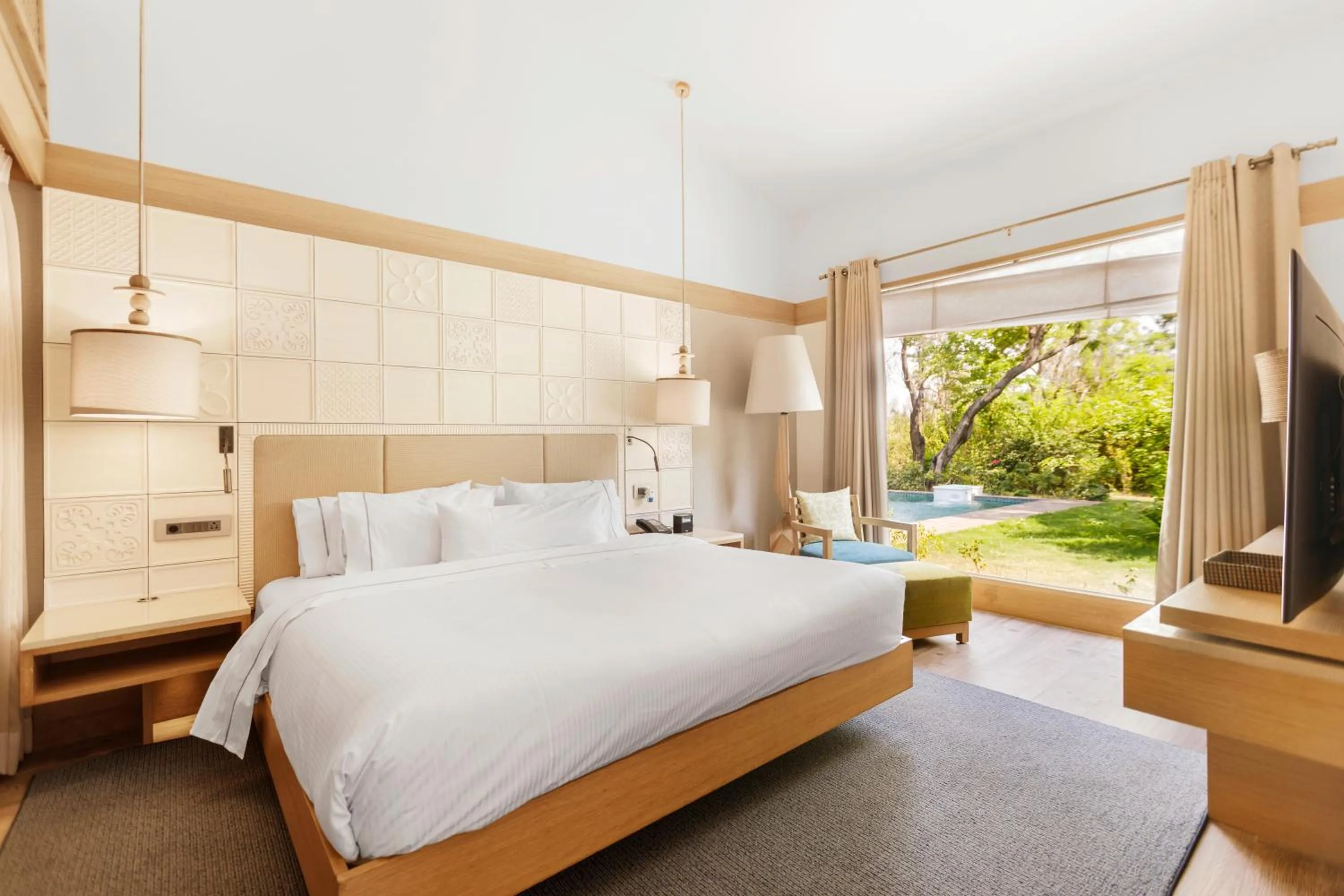 Bed in The Westin Sohna Resort & Spa