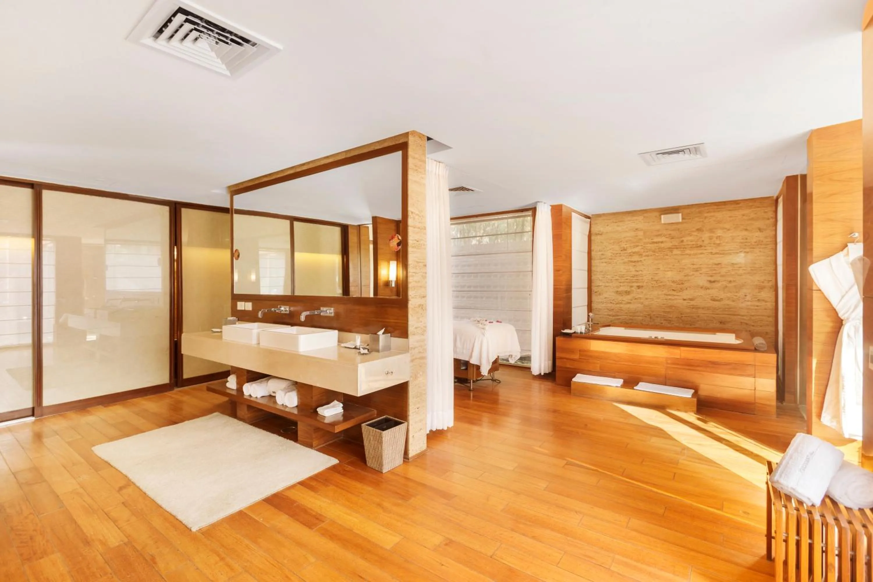 Bed in The Westin Sohna Resort & Spa