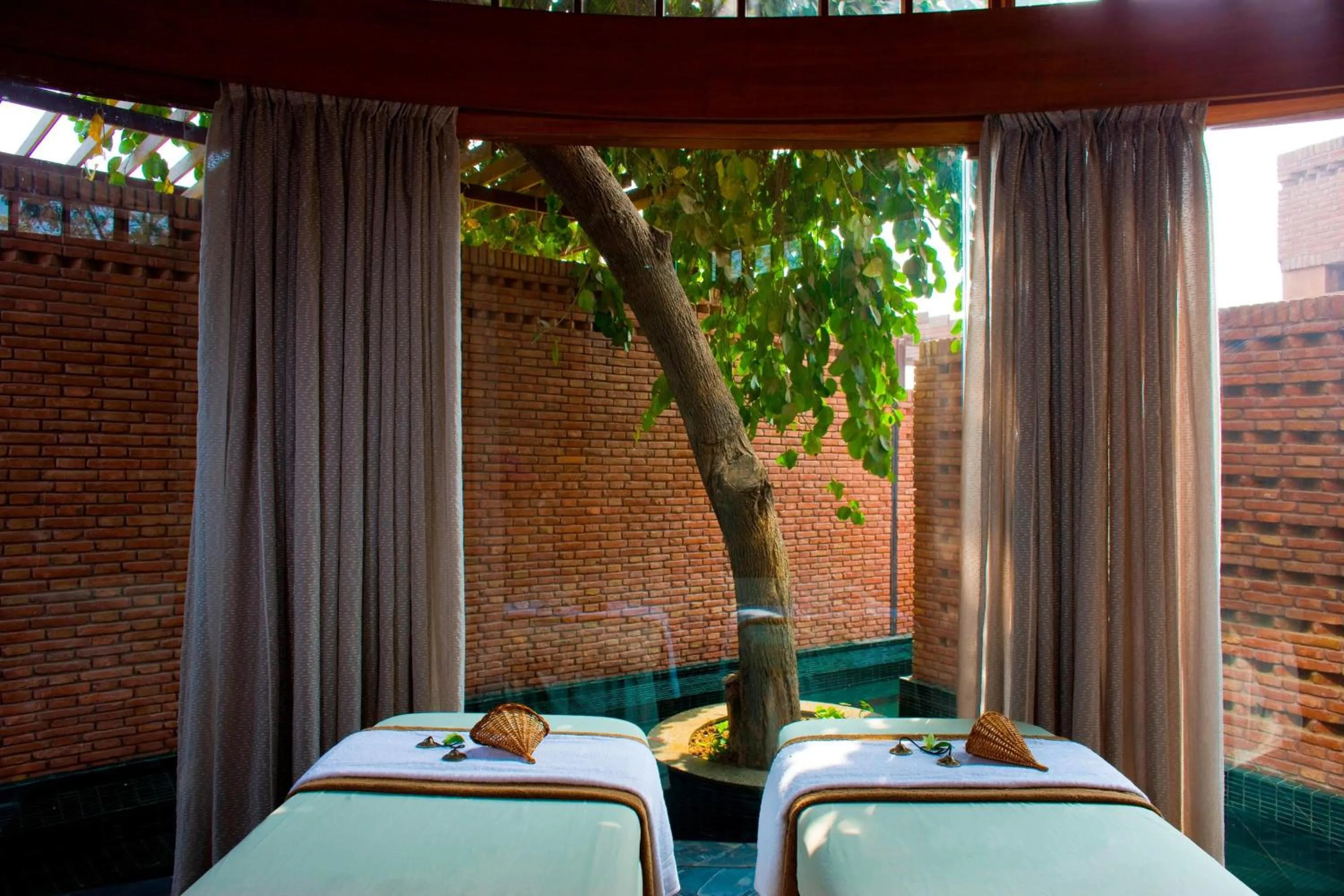 Spa and wellness centre/facilities, Bed in The Westin Sohna Resort & Spa