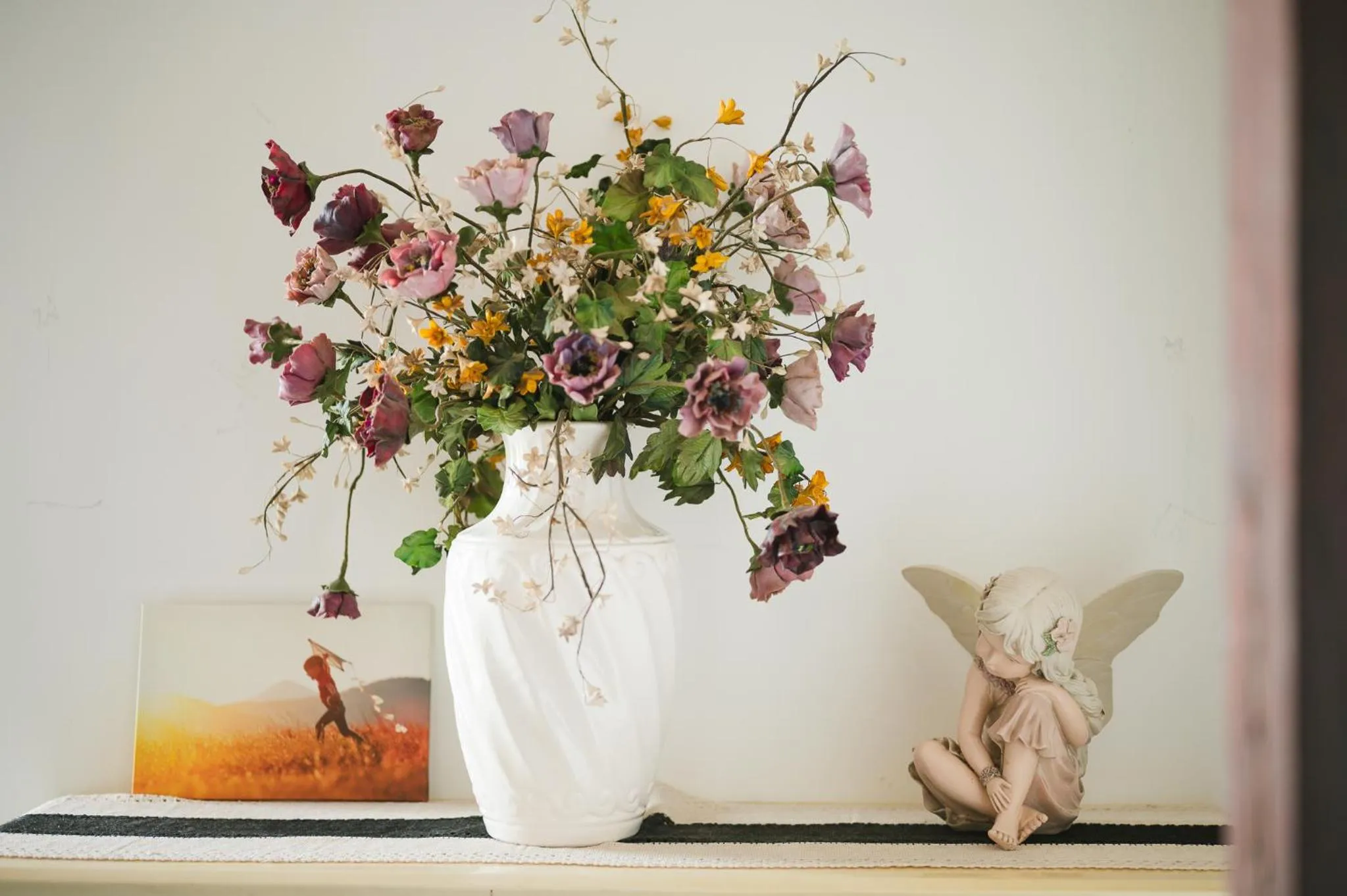 White Wall Riverfront Hotel