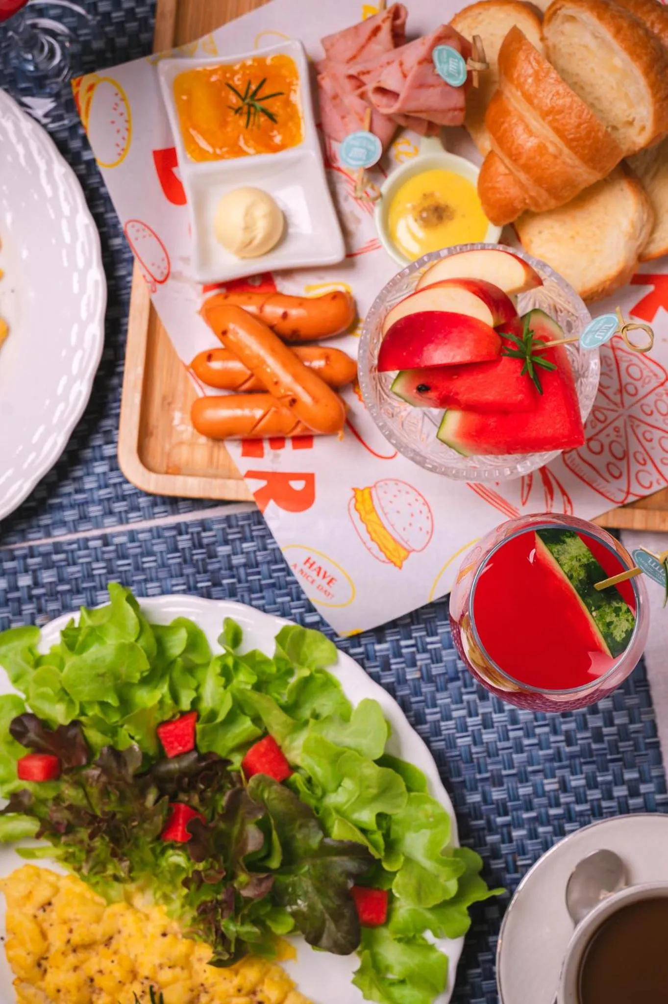 White Wall Riverfront Hotel